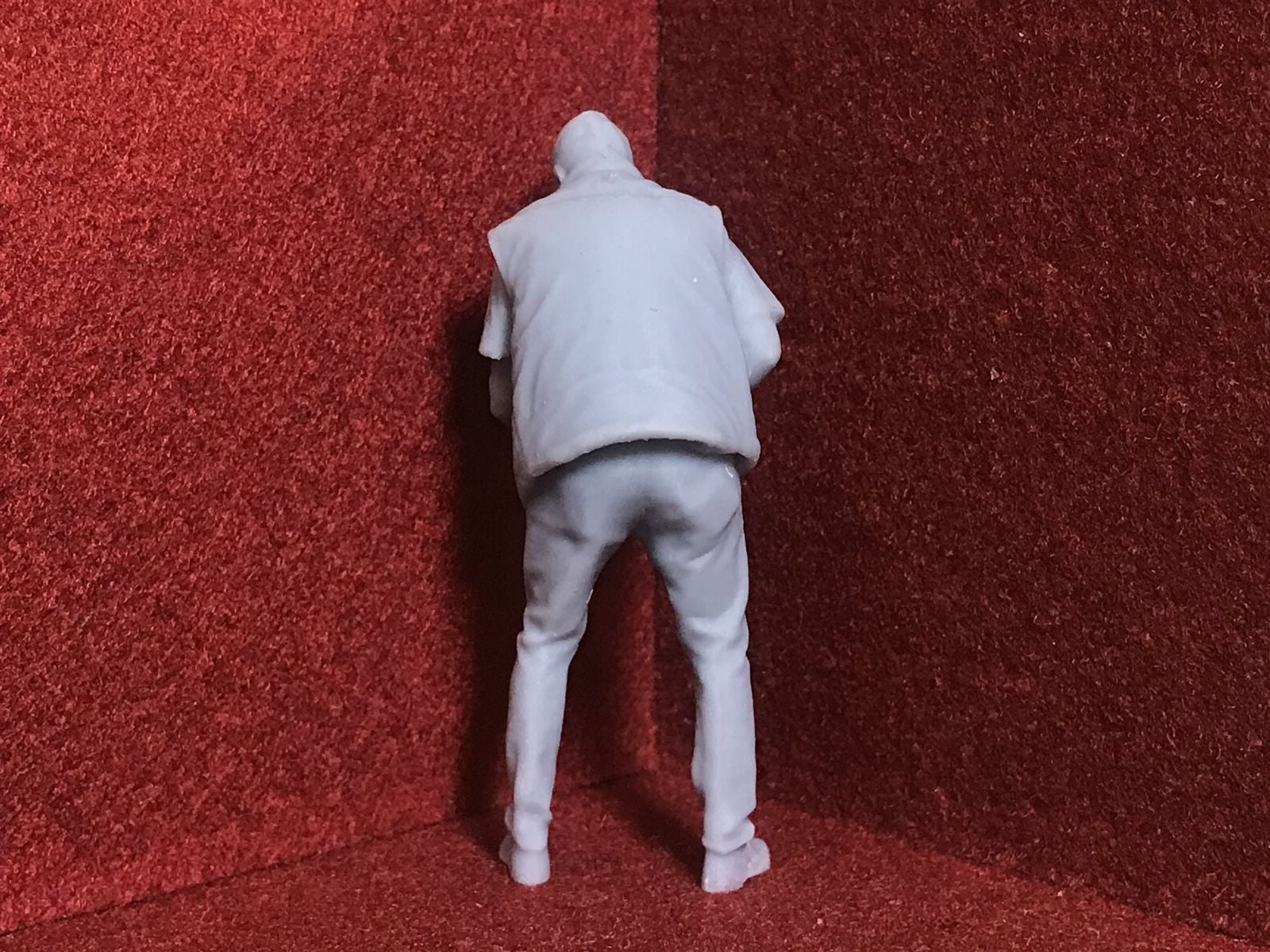 G scale 1:22 driver figure bent over for GN15 narrow gauge model railways, 3D scanned from a real person