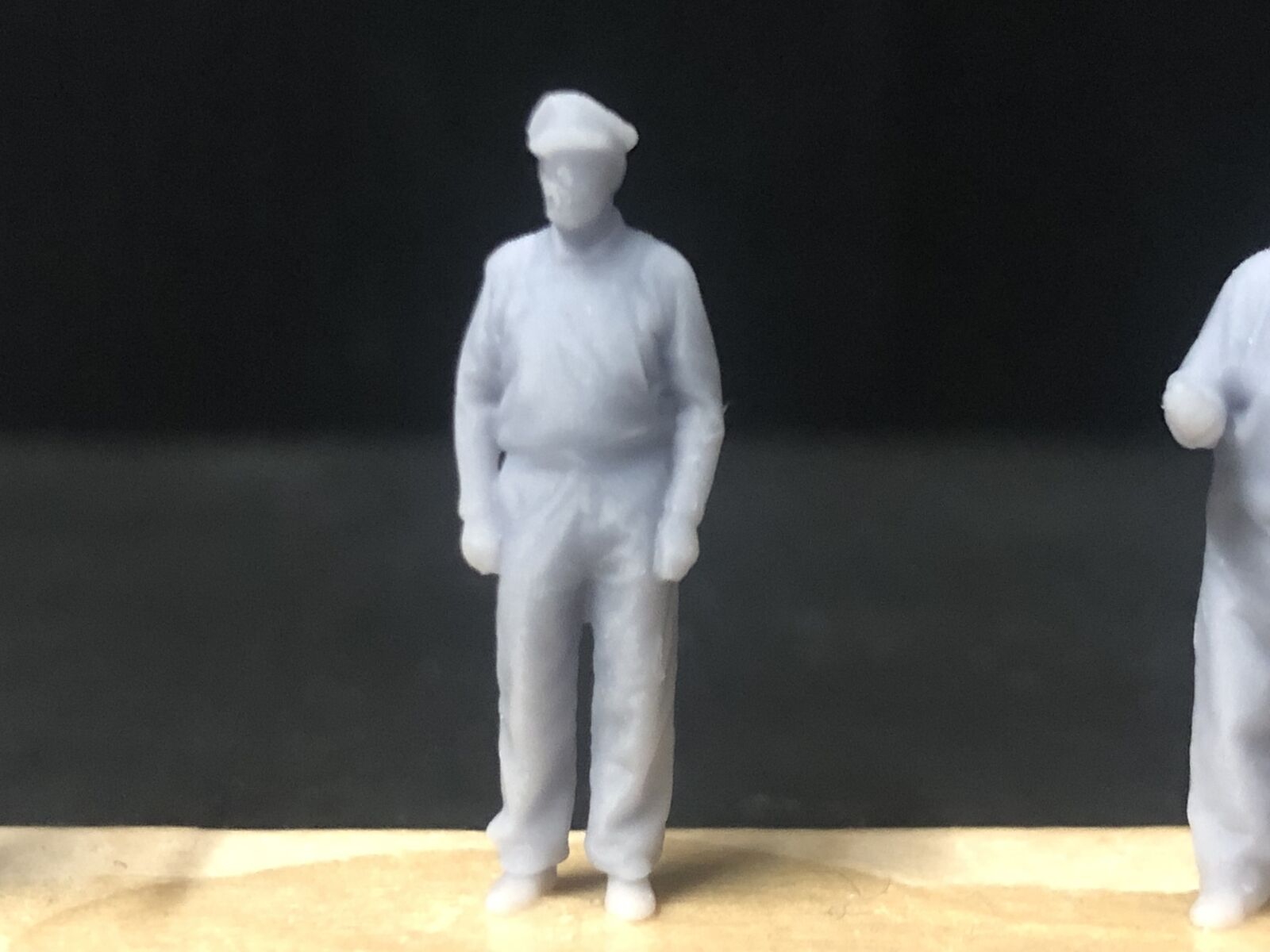 Unpainted 1:76 scale loco crew multi-pack with six OO9/OO/HO resin figures in assorted poses ready for priming and painting.