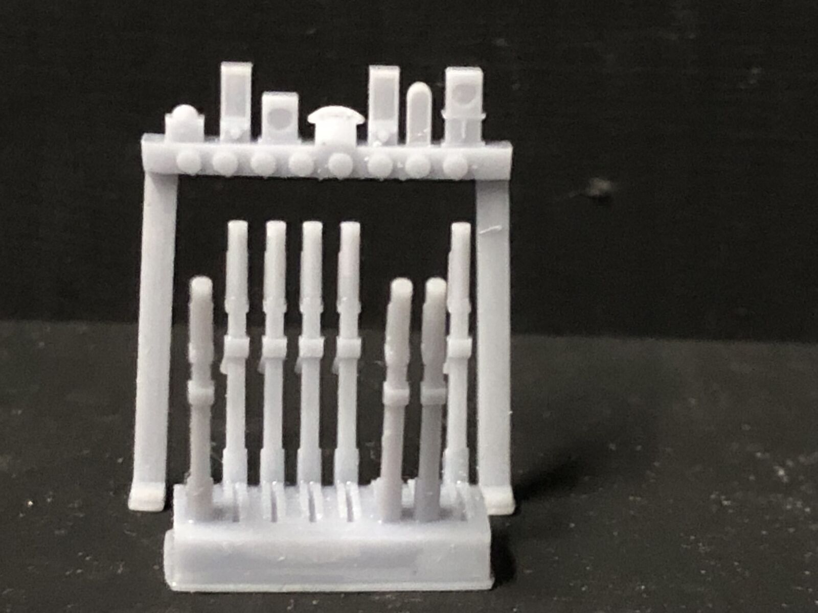 OO9/OO/HO scale ground signal box hut model kit with separate roof, glazing and interior lever frame