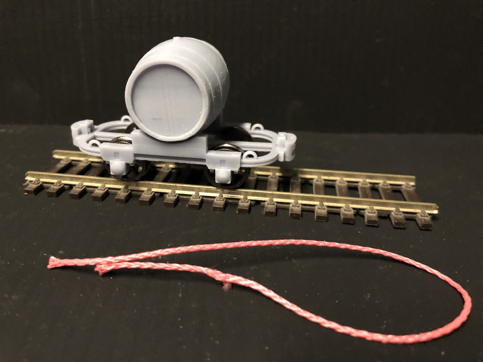 Gn15 narrow gauge drinking water wagon kit with single barrel on bogie frame and 12.5mm spoked wheels