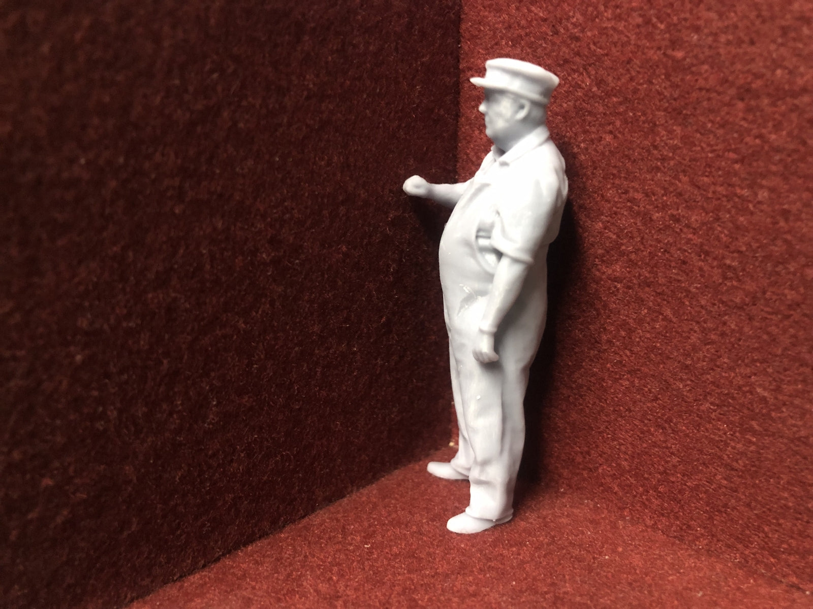 Unpainted G scale 1:22.5 driver figure wearing a hat for GN15 or G scale model railway layouts