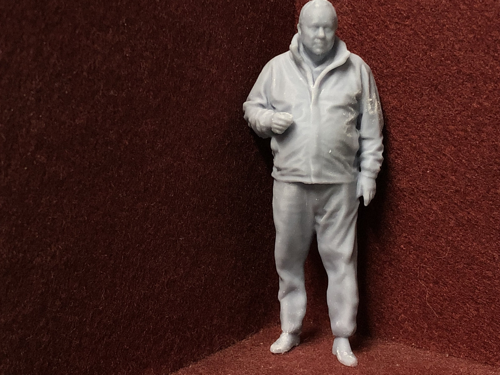 16mm 1:19 scale SM32 model railway driver figure kit, 92mm tall, standing pose suitable for garden railway layouts
