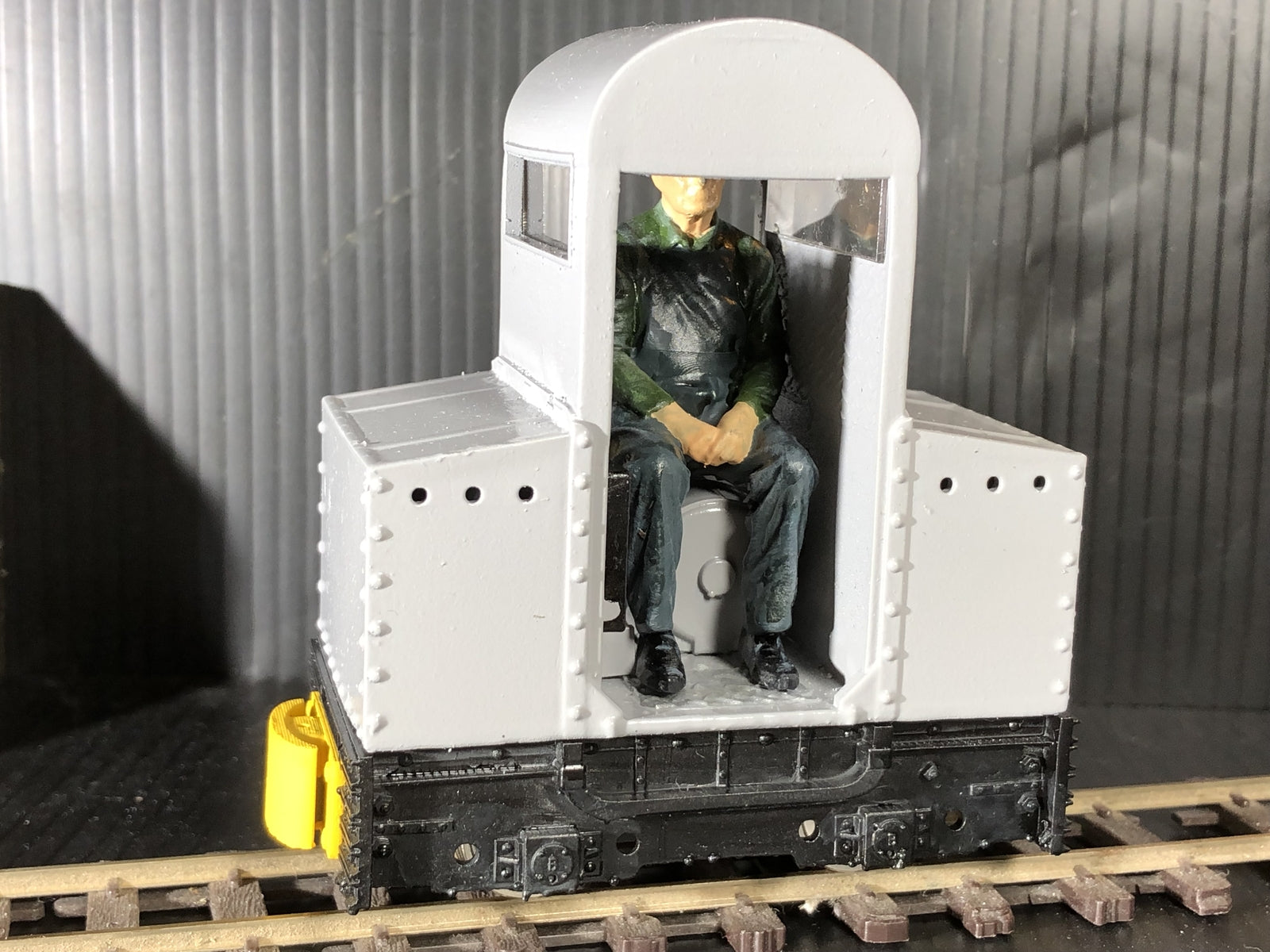 GN15 cabbed English Electric Brush critter quarry loco kit for 1:22.5 narrow gauge layouts, requires separate chassis assembly