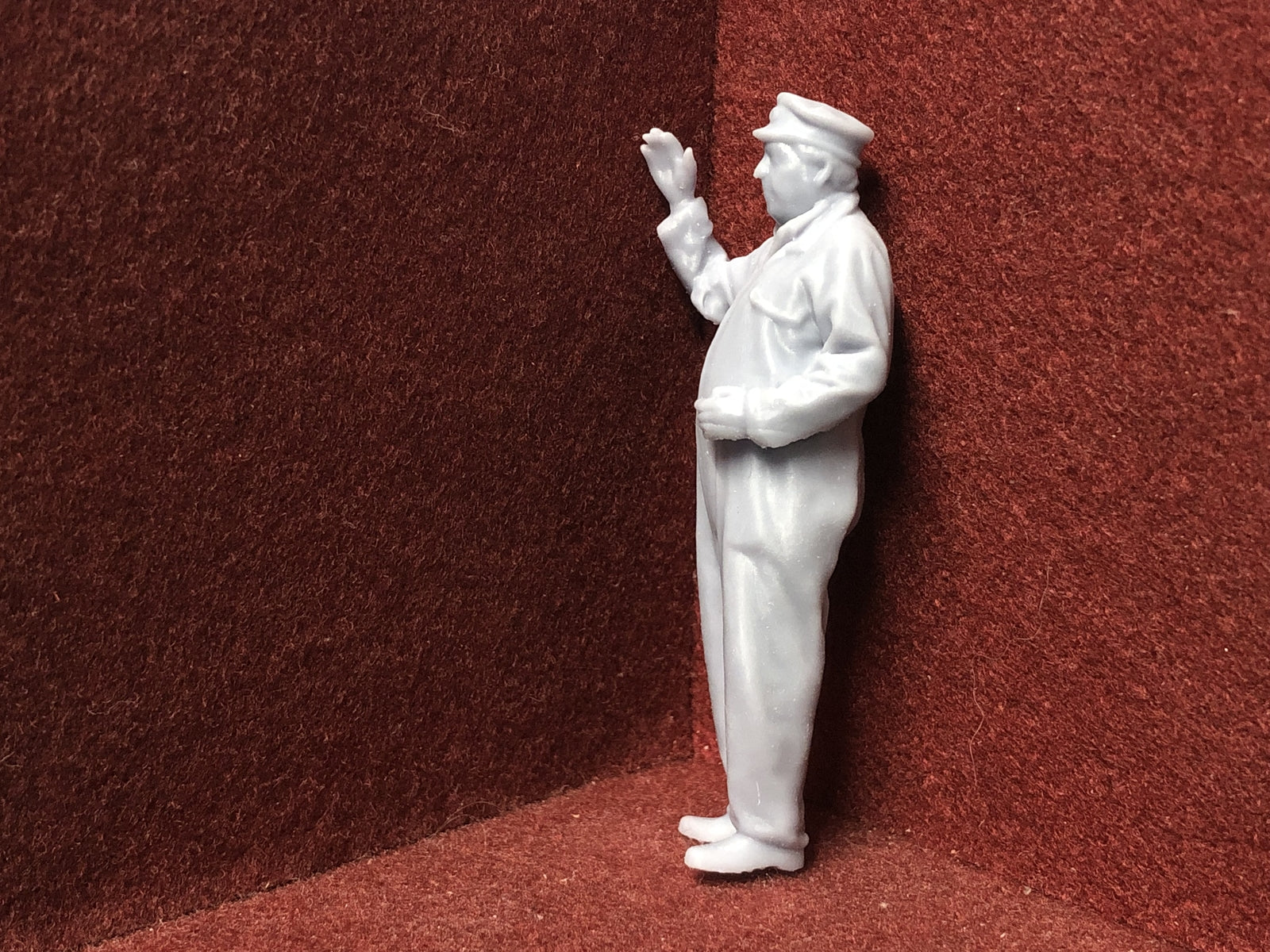 Unpainted 3D-scanned G-scale 1:22.5 driver figure for GN15 model railway layouts