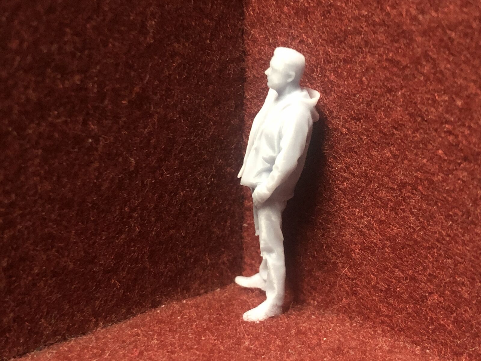 Set of six unpainted 1:43.5 scale NG7/O gauge resin worker and civilian figures for model railway layouts.