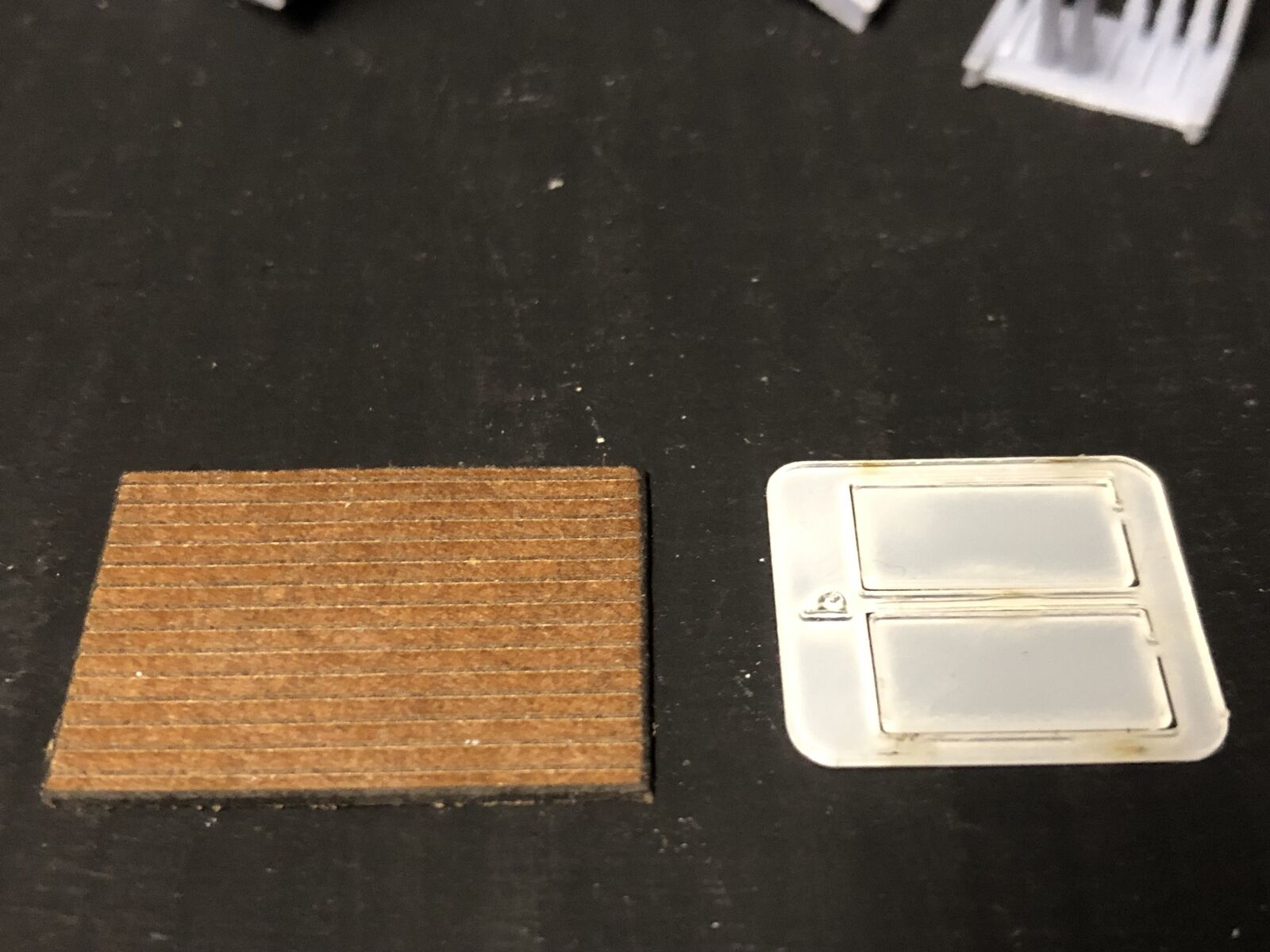 OO9/OO/HO scale Porthmadog-inspired ground signalman’s hut model kit with lever frame and glazed windows