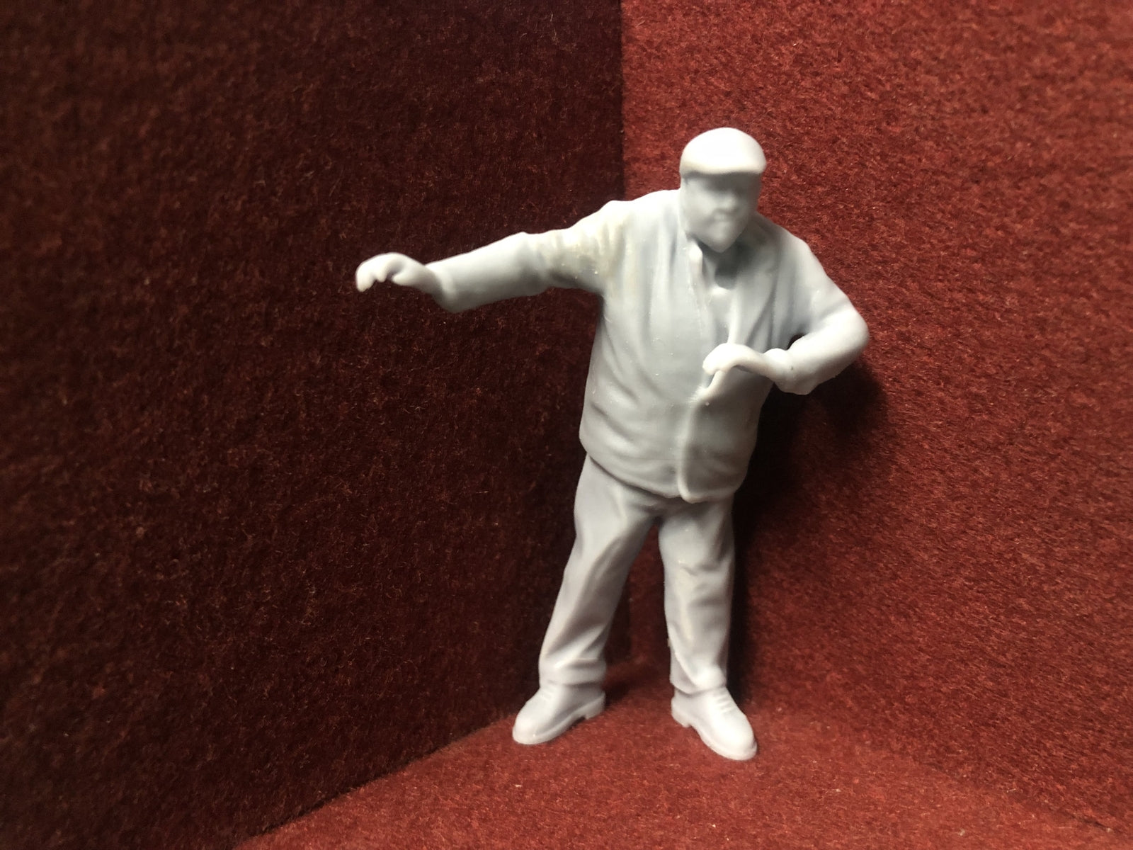 Unpainted G-scale 1:22.5 driver figure in a flat hat for GN15 or garden railway layouts, 3D scanned from a real person