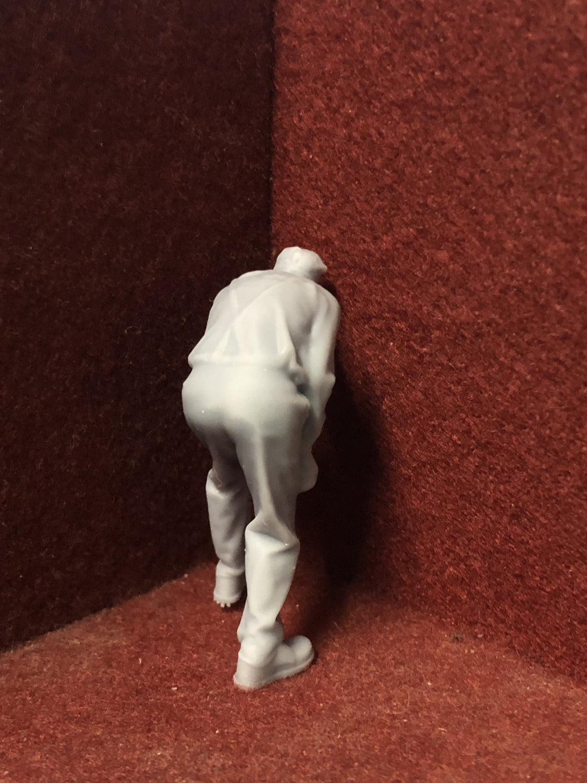Unpainted G scale 1:22.5 engineer figure for GN15 model railways, 3D scanned from a real person, posed shovelling coal.