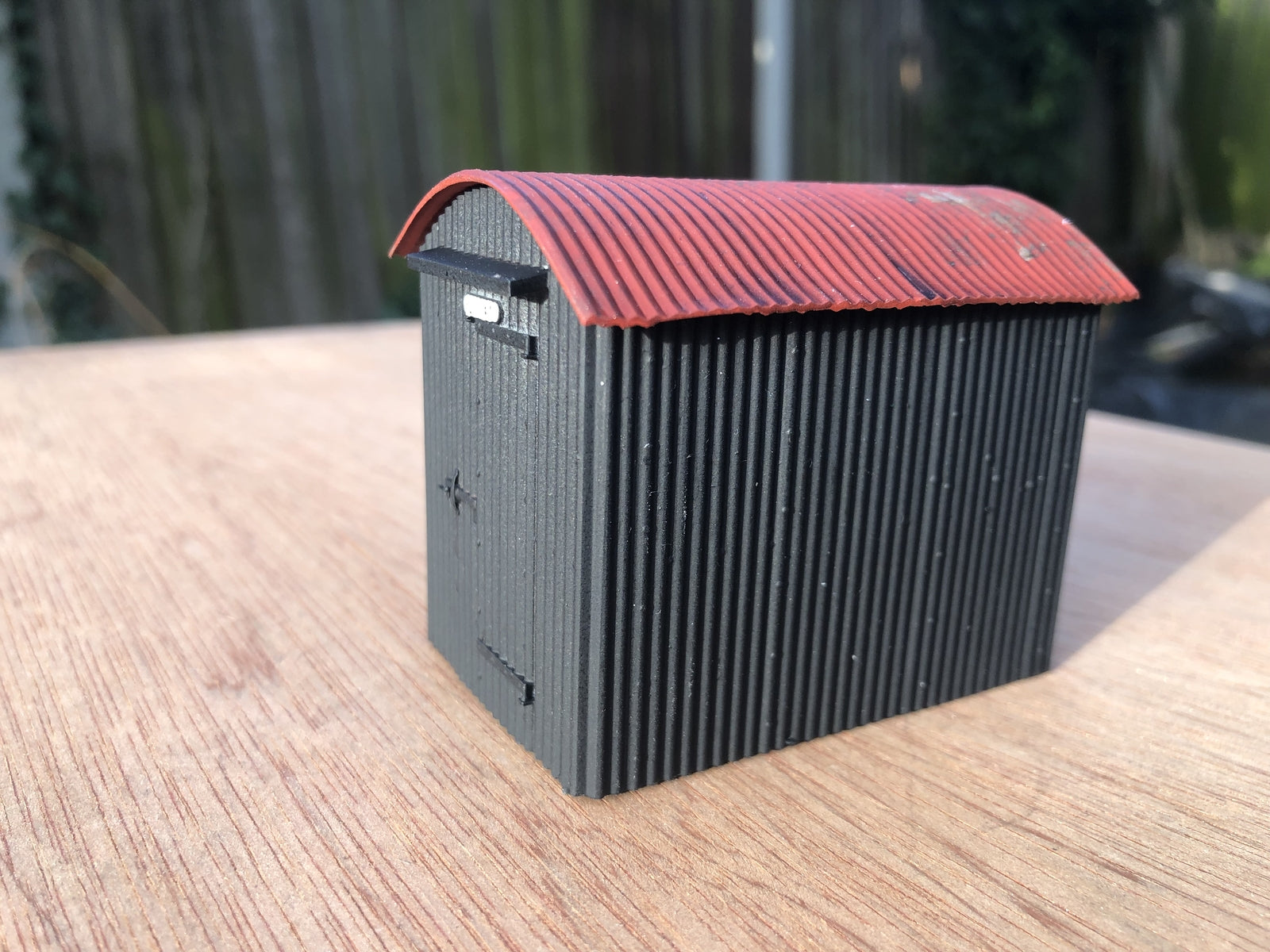 O gauge/O-16.5 model railway lamp hut kit with laser-cut glazing, based on the Buckfastleigh steam railway building