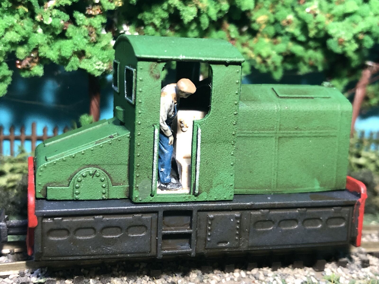 OO9 narrow gauge Armstrong Whitworth diesel loco body kit for Kato 11-109 chassis, shown unpainted with separate cab interior parts