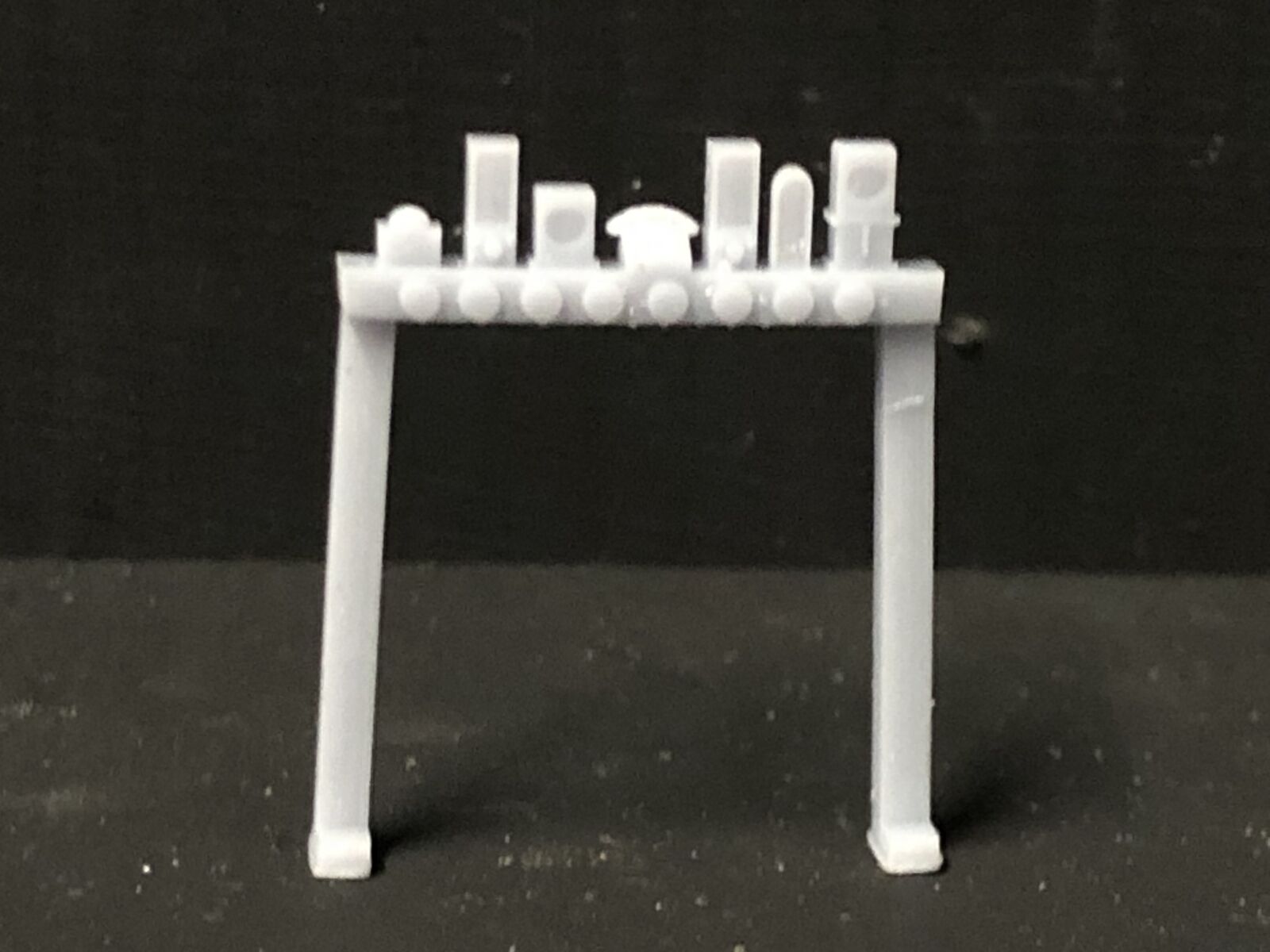 OO9/OO/HO scale ground signal box hut model kit with separate roof, glazing and interior lever frame