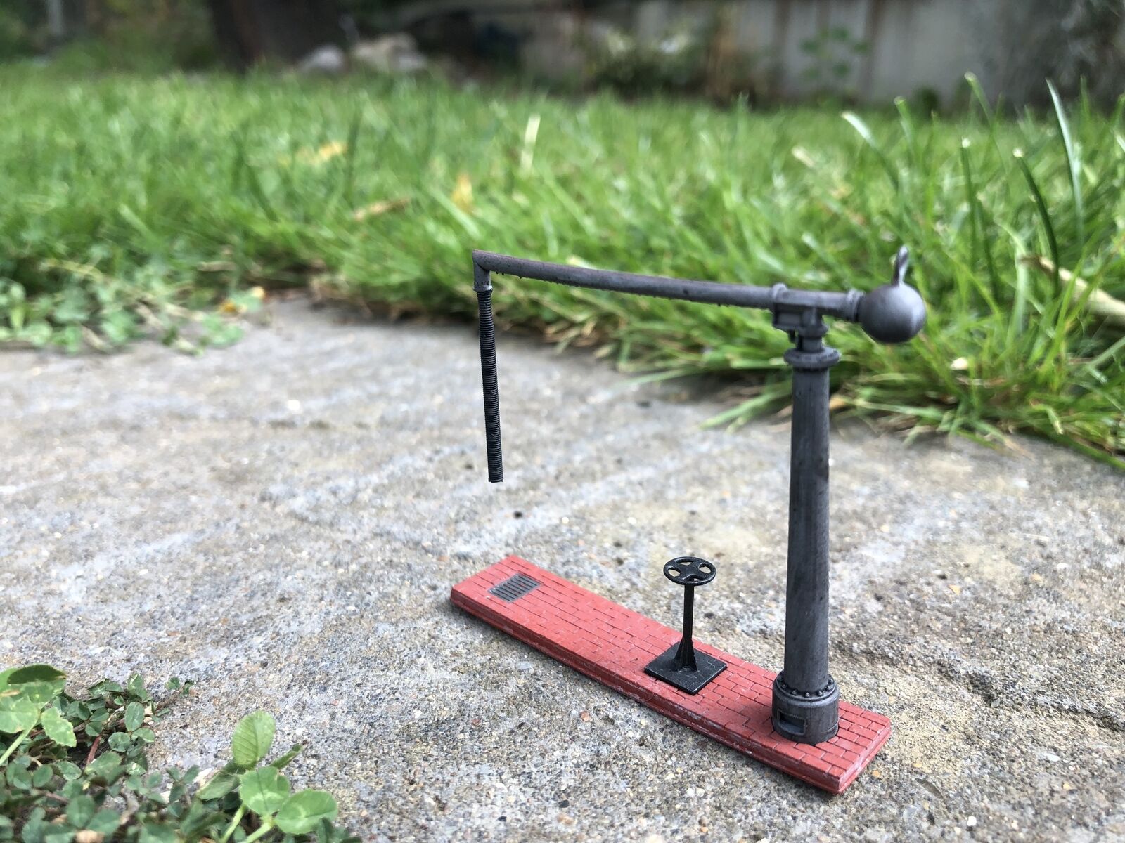 OO9 gauge GER/LNER Weybourne Station water crane kit with filling pipe and control stand for 4mm scale model railways