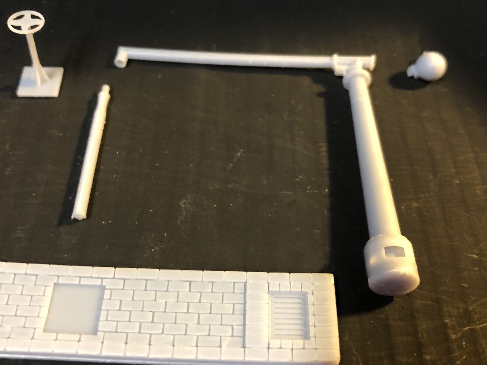 OO9 gauge GER/LNER Weybourne Station water crane kit with filling pipe and control stand for 4mm scale model railways