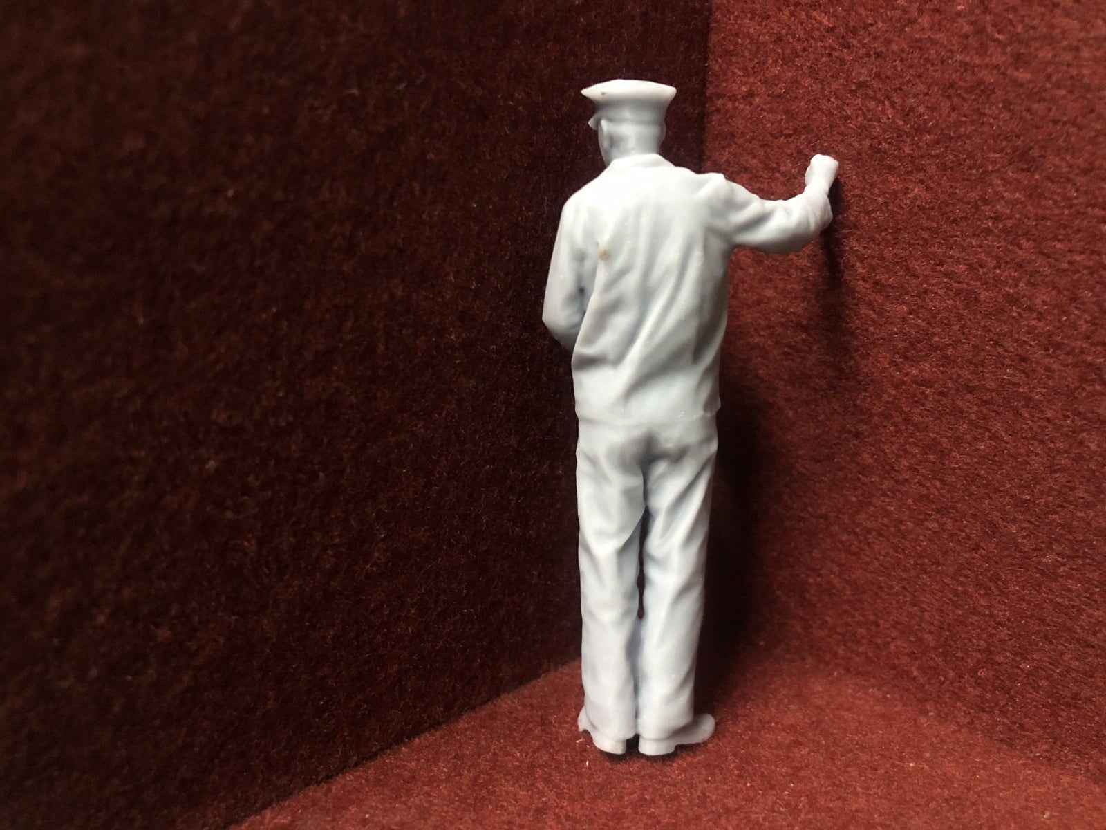 Unpainted G-scale 1:22.5 driver figure wearing a hat for GN15 or G scale model railway layouts