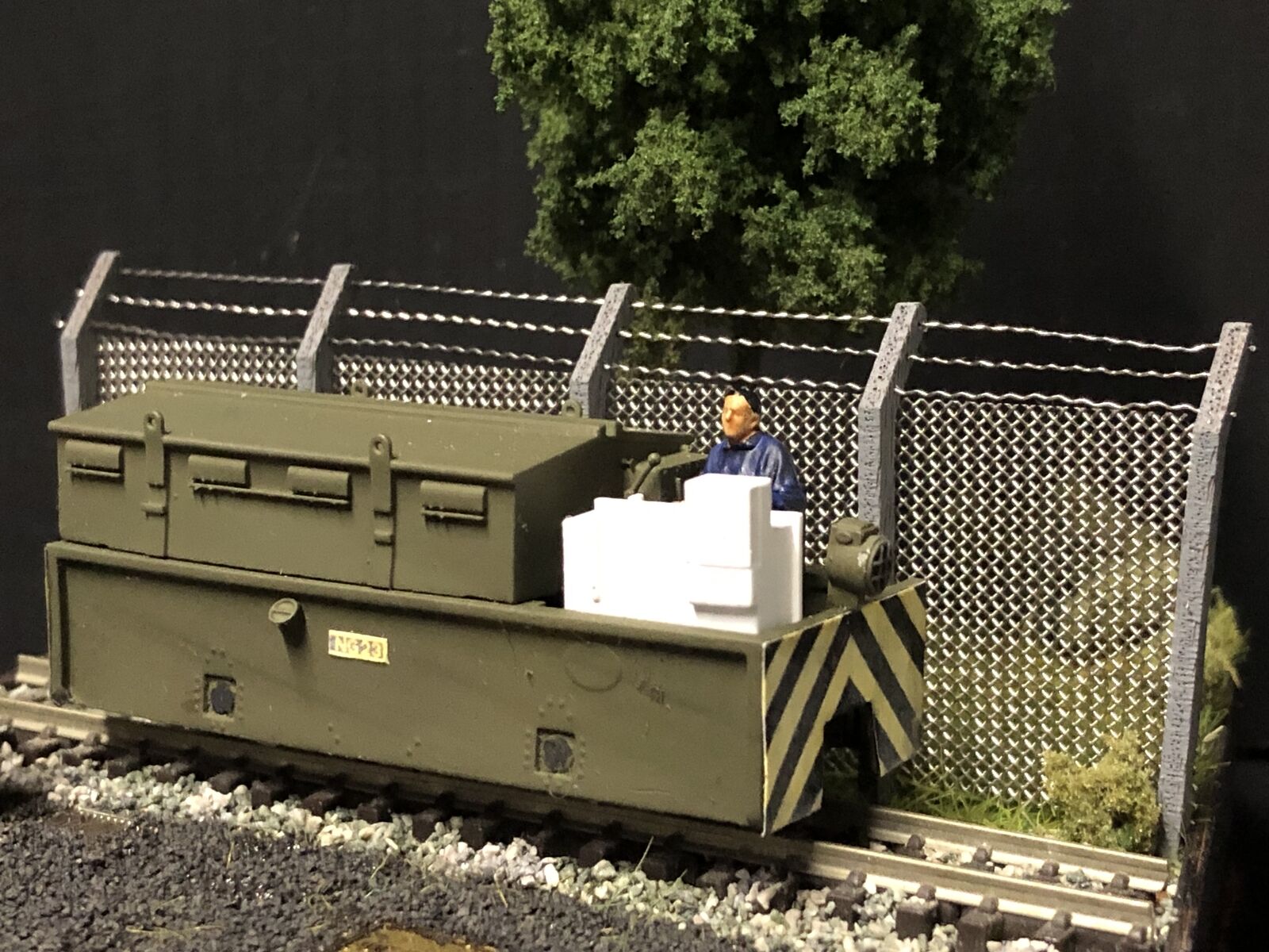 OO9 narrow gauge Baguley Drewy electric battery loco body kit, unpainted, designed to fit a Kato 11-109 chassis