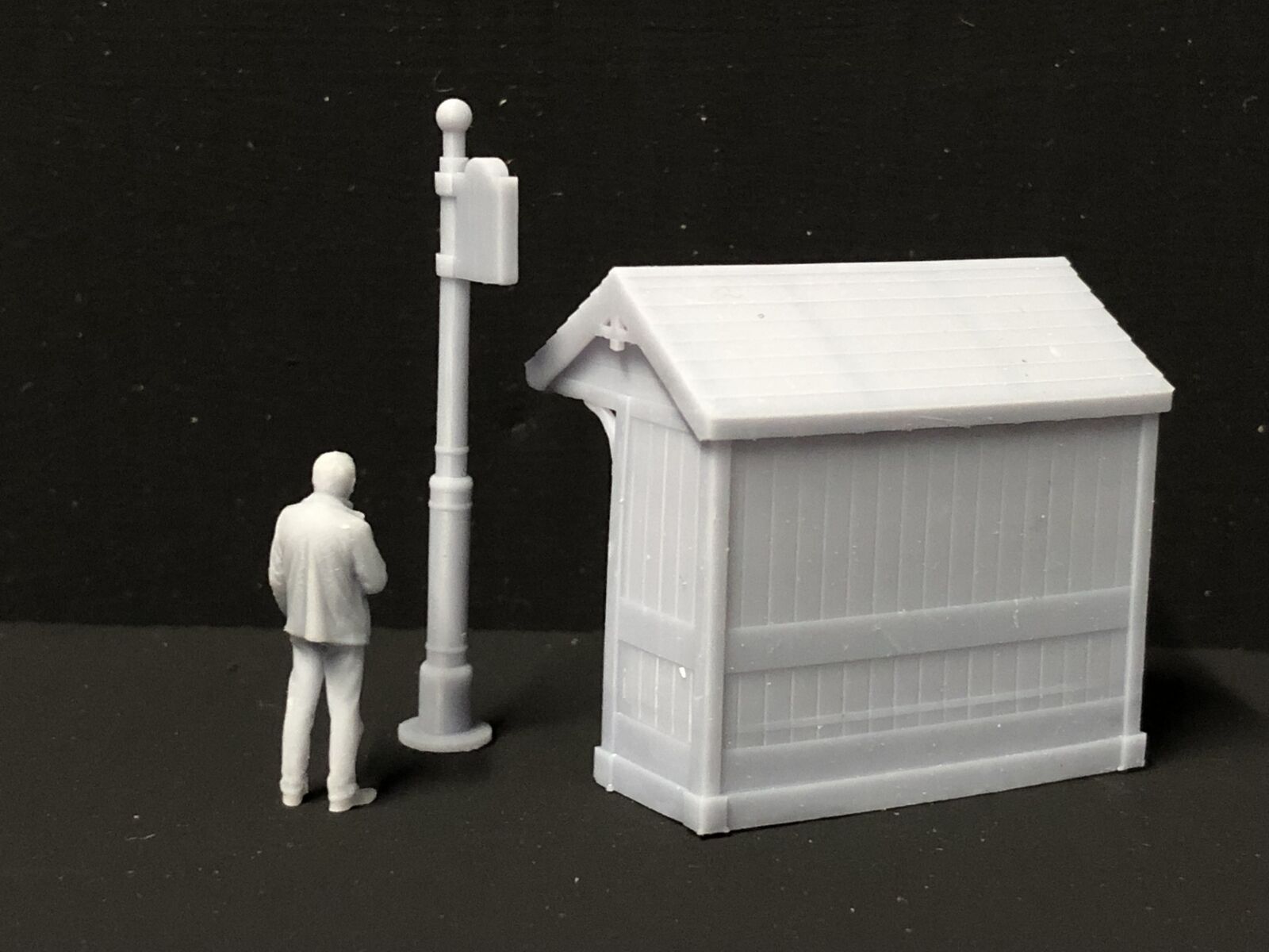 OO9/OO/HO scale country bus shelter pair with station flags for model railway and diorama layouts