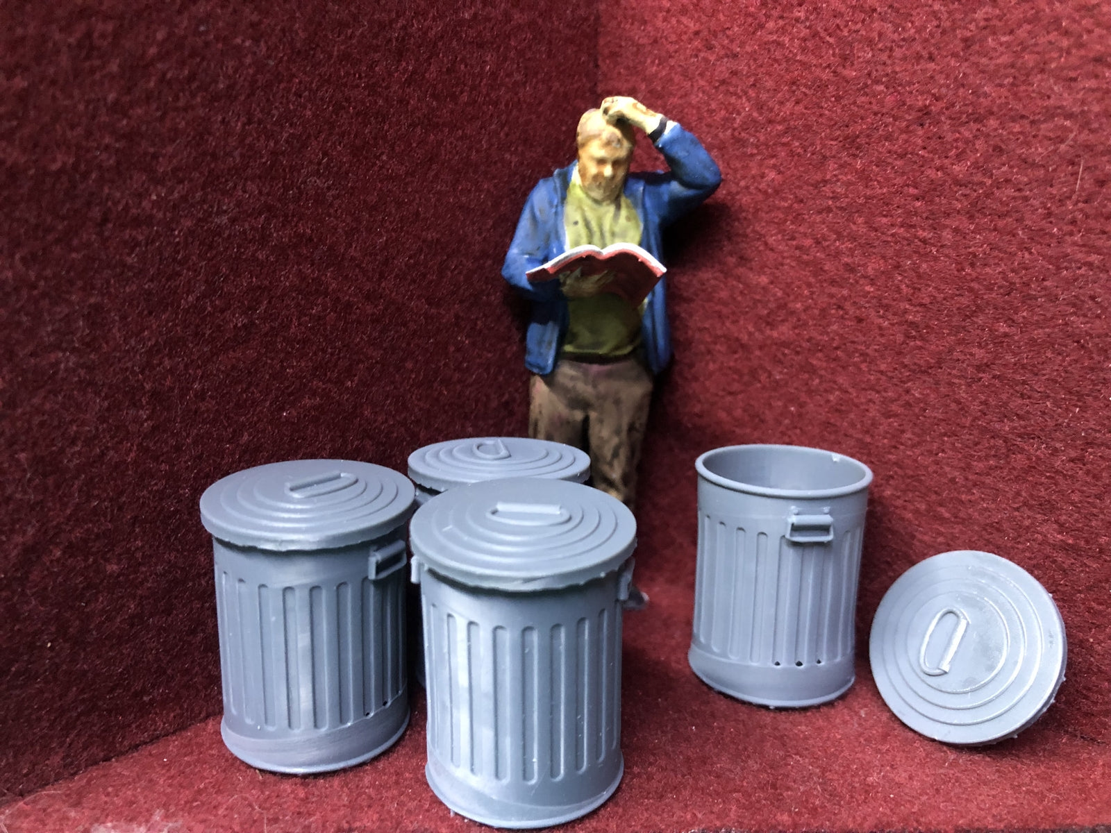 GN15 G scale unpainted resin dustbin set with four removable-lid bins for detailing model railway yard or workshop scenes