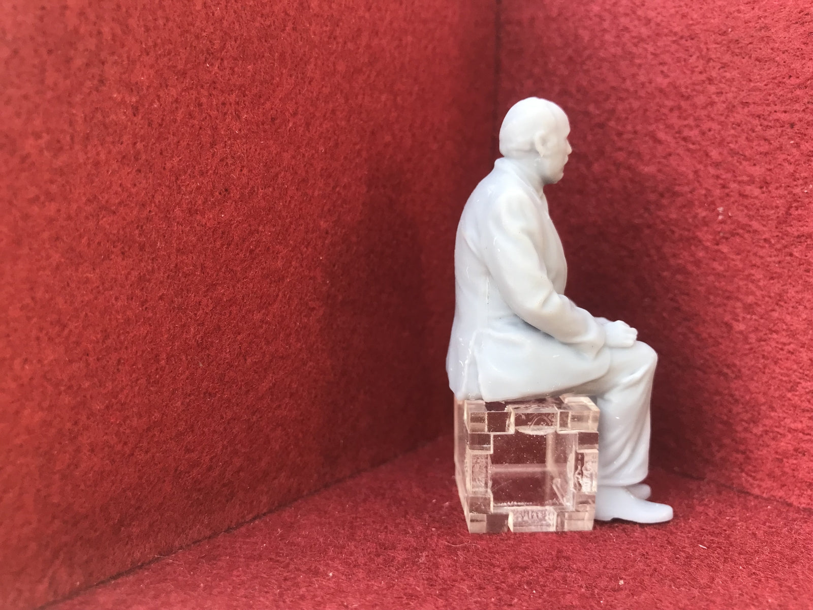 G scale 1:22.5 seated bearded driver figure for model railways, suitable for GN15 narrow gauge layouts.