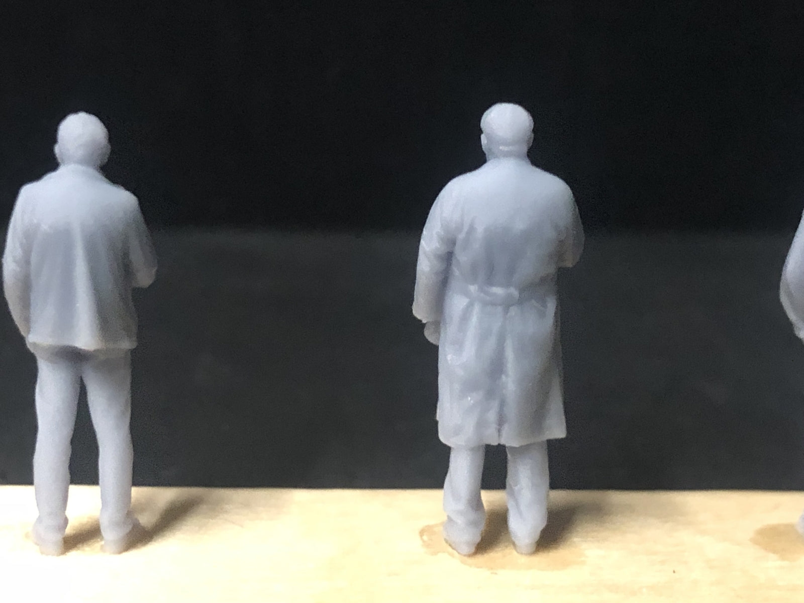 Unpainted 1:76 scale OO9/OO/HO resin railway figures multi-pack with six 23mm tall station figures in assorted poses