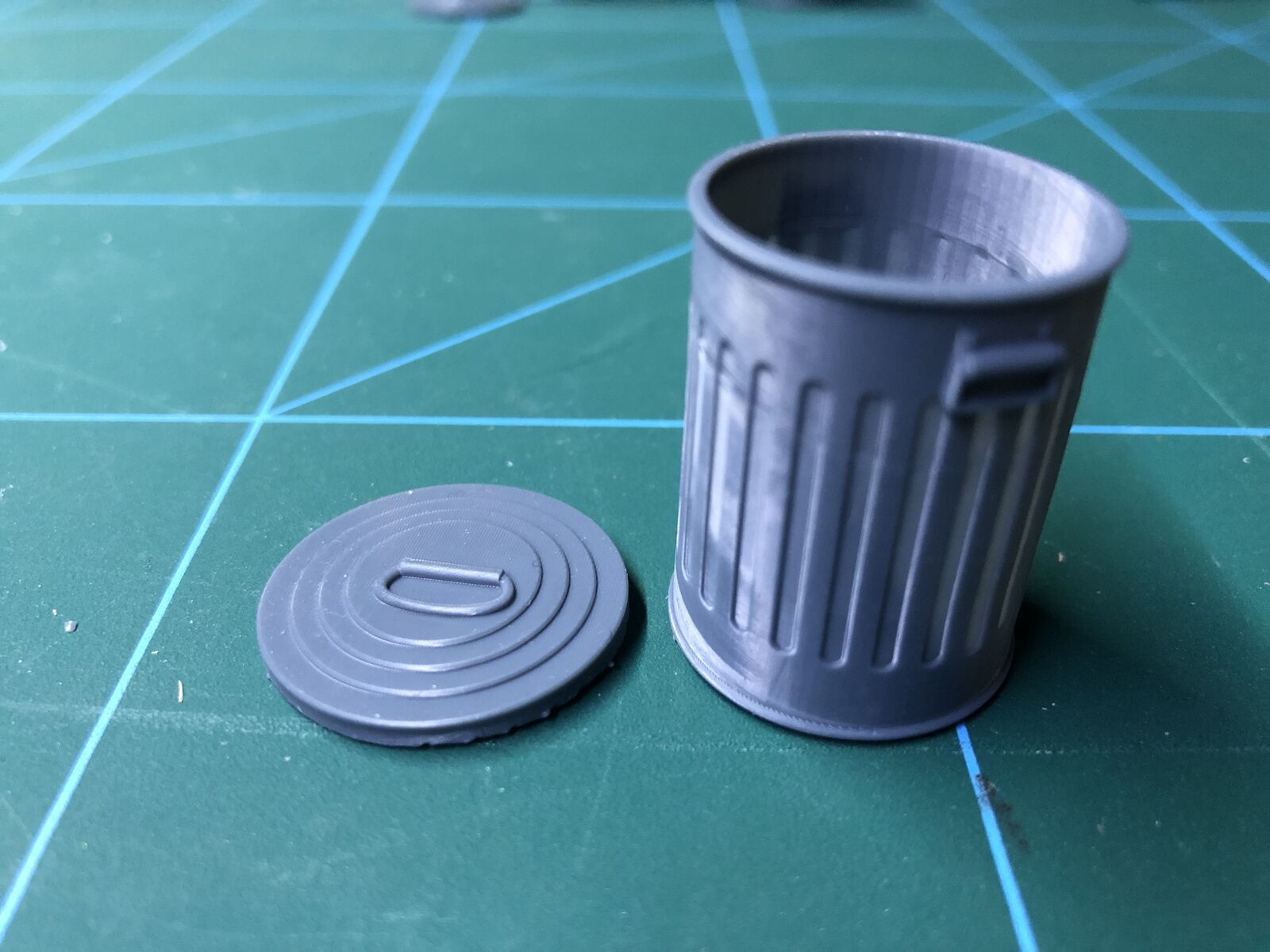 GN15 G scale unpainted resin dustbin kit with four removable-lid bins for detailing narrow gauge model railway layouts