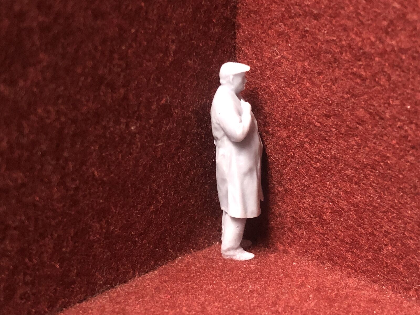 Unpainted 1:43.5 scale NG7/O gauge loco crew multi-pack with six assorted 39mm resin figures in varied poses ready to paint.