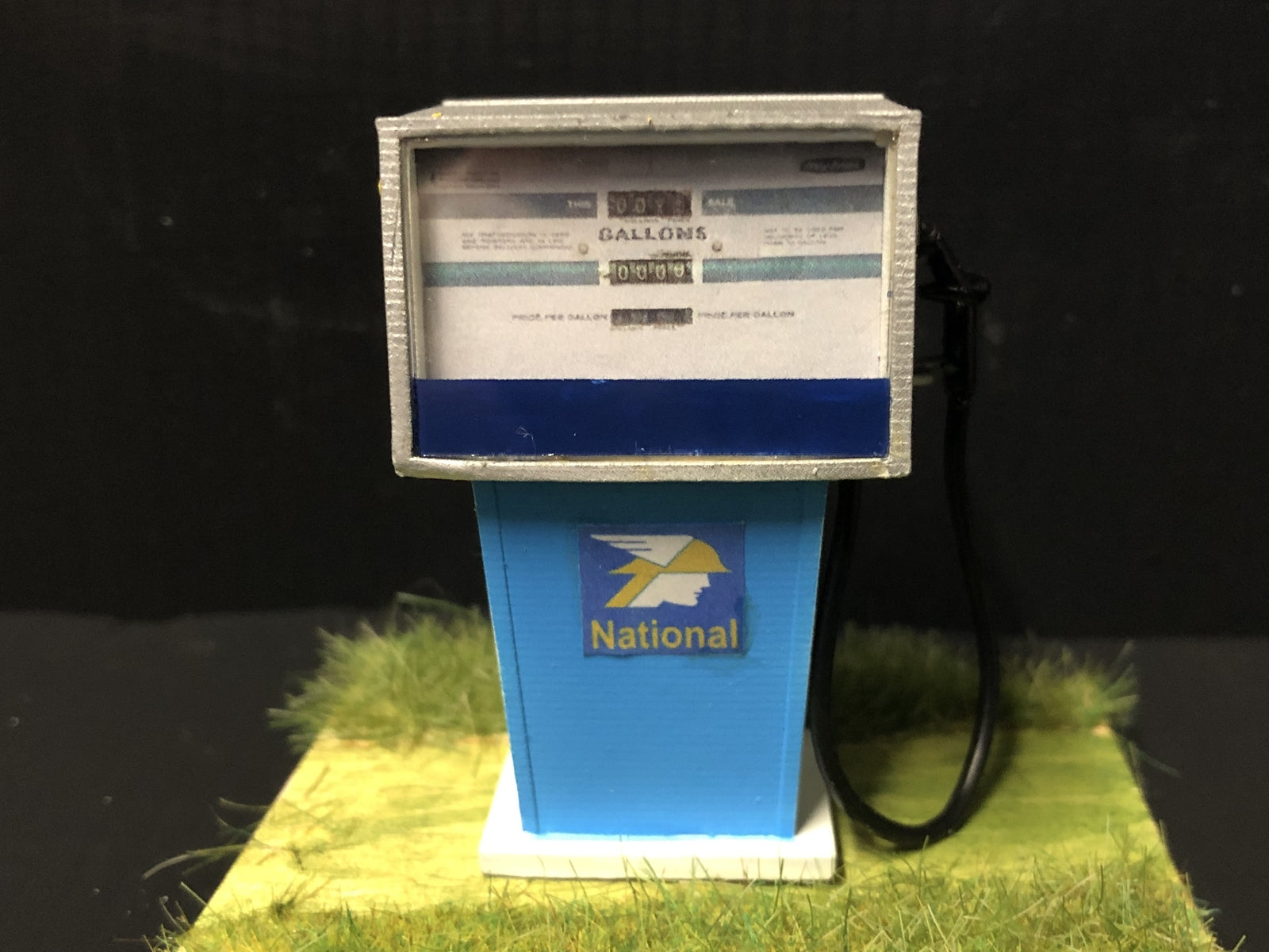 Unpainted G-scale Avery Hardoll 4000 petrol pump model kit, ideal scenic detail for GN15 narrow gauge railway layouts