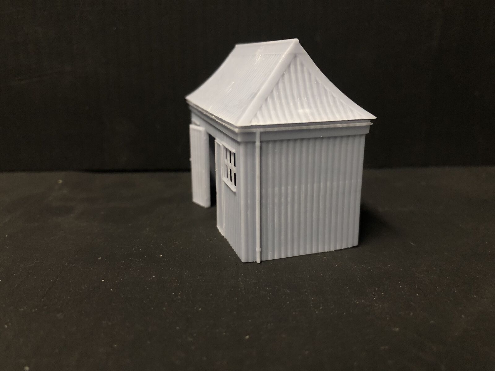 OO9/OO/HO scale GWR pagoda-style station waiting room building model with open doors and glazed windows