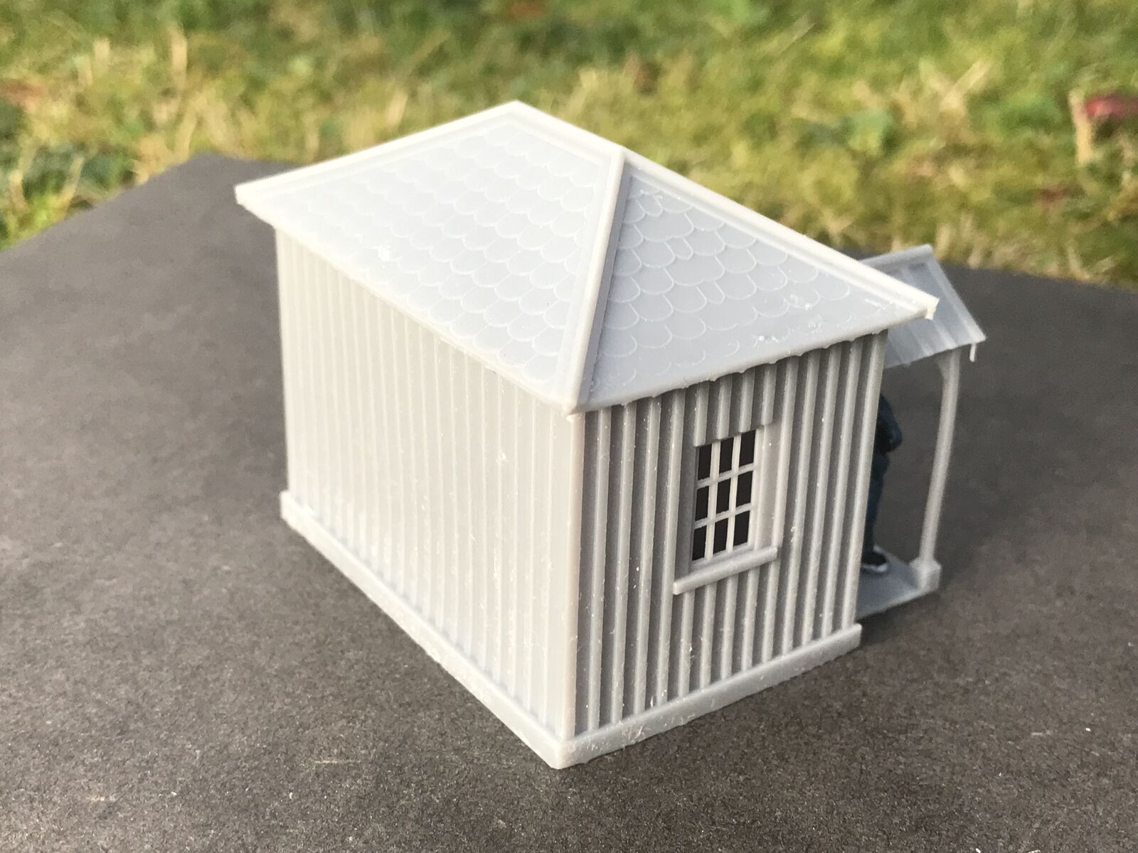 OO9/OO/HO scale Minffordd-style small station building model kit with detailed walls, roof and platform-side doors