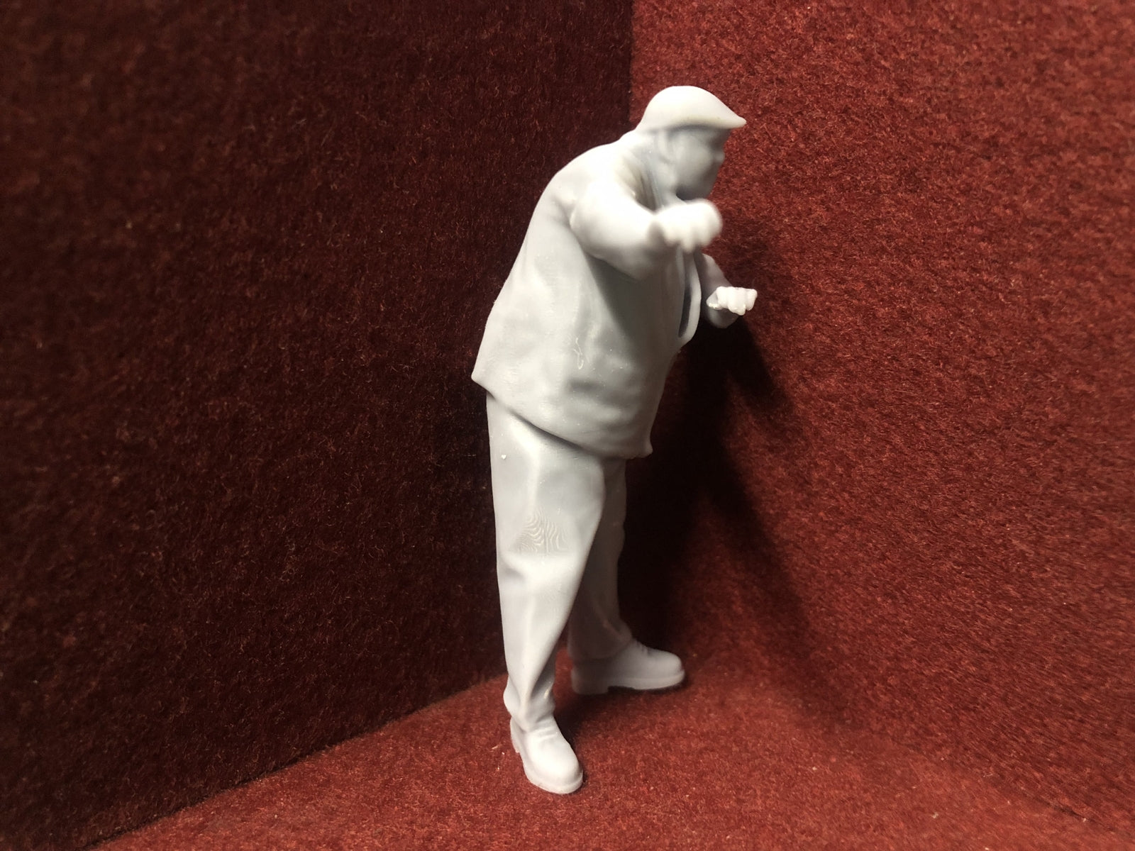 Unpainted G scale 1:22.5 driver figure in flat hat for GN15 model railway layouts, 3D scanned from a real person