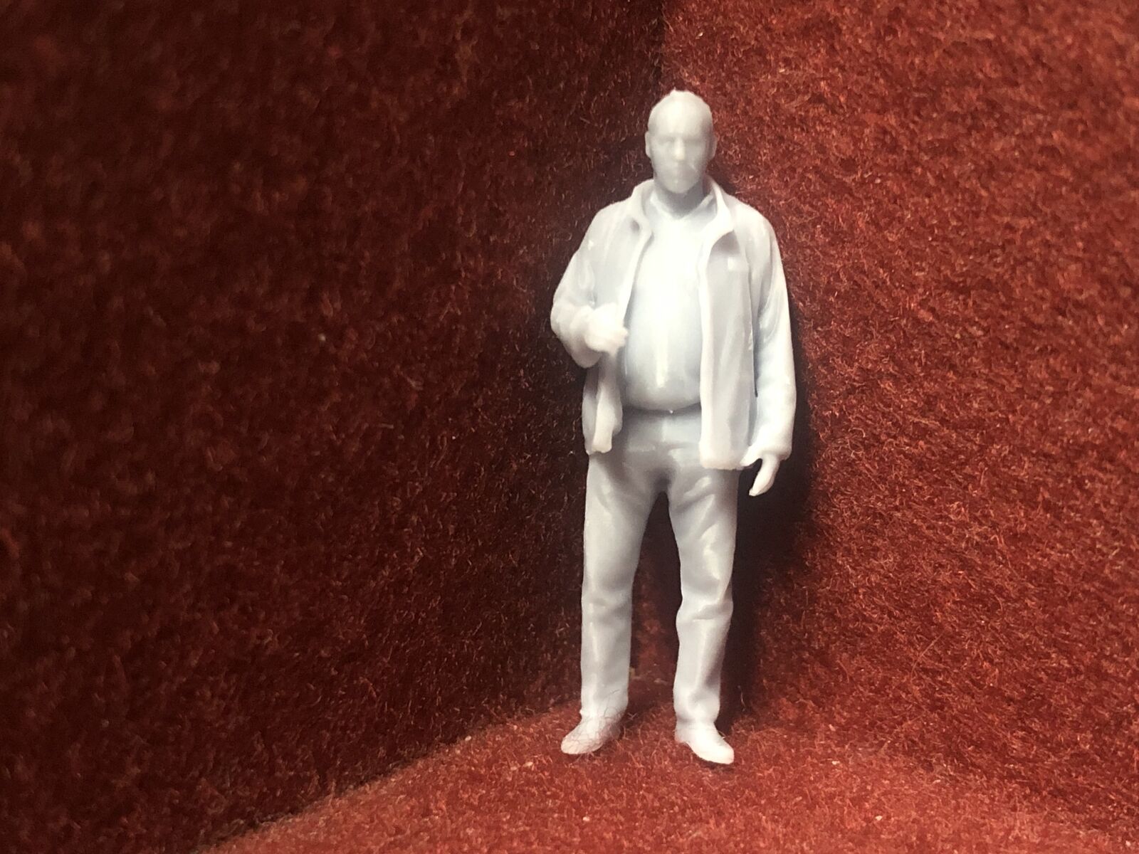 Set of six unpainted 1:43.5 scale NG7/O gauge resin worker and civilian figures in assorted standing poses.