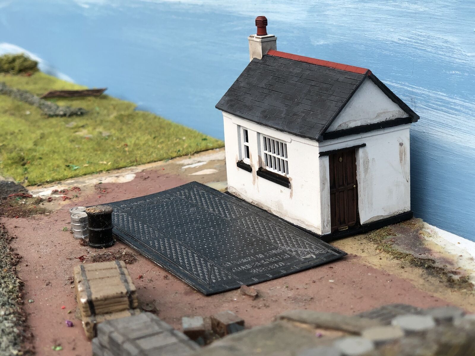 OO9/OO/HO scale model railway weighbridge and office building kit based on Charlestown and Minffordd station