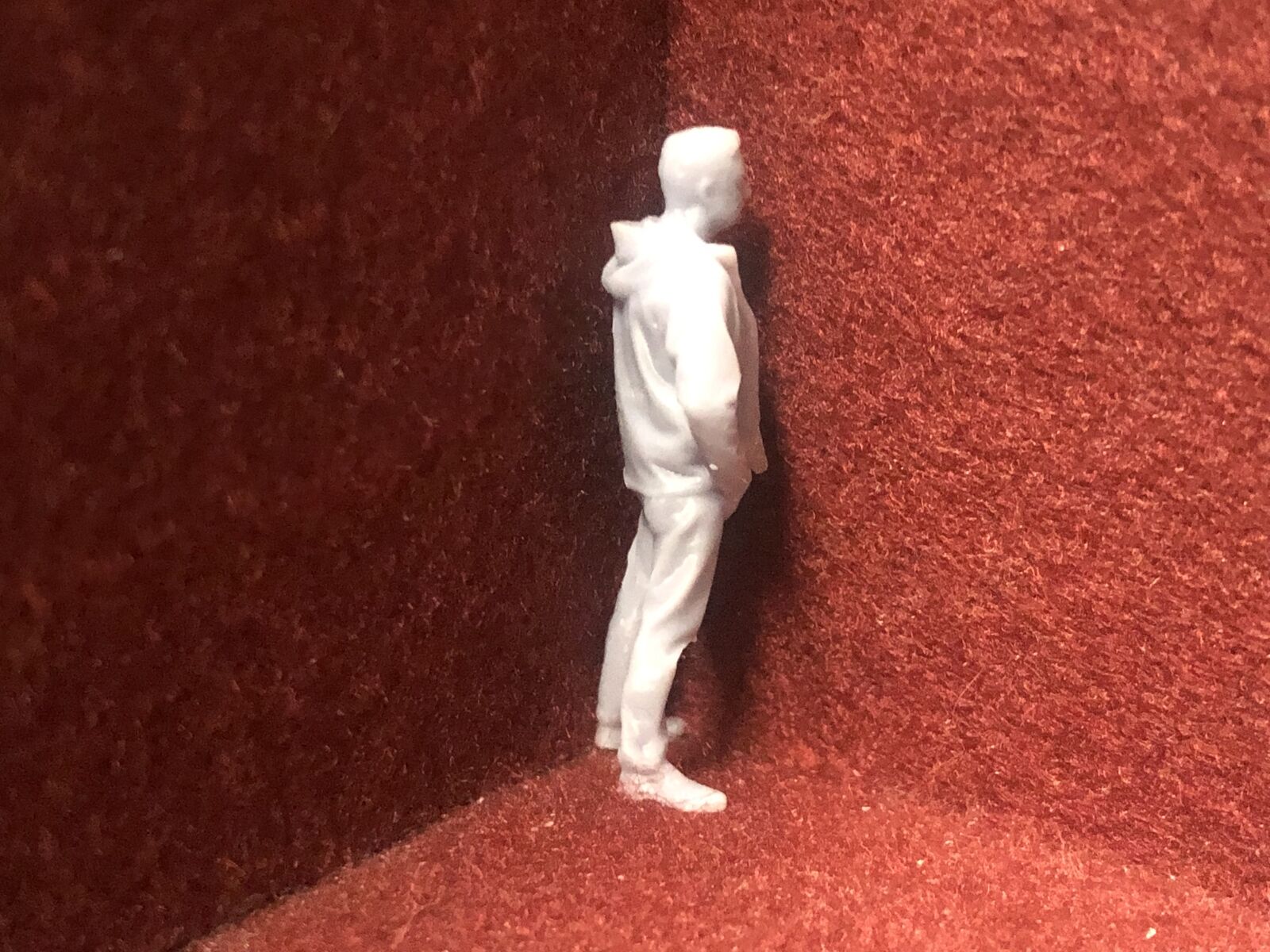 Set of six unpainted 1:43.5 scale NG7/O gauge resin worker and civilian figures in assorted poses for model railway layouts.