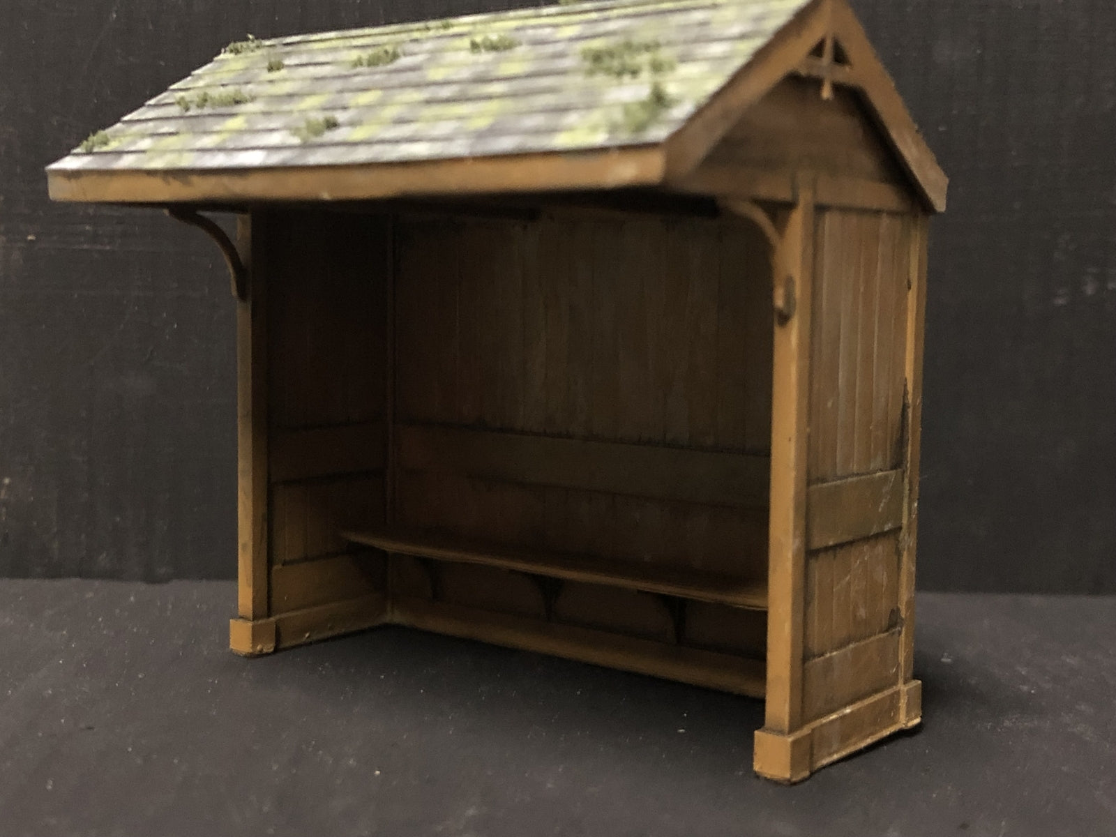 7mm scale country bus shelters with bus stop flag for O and O-16.5mm model railway layouts