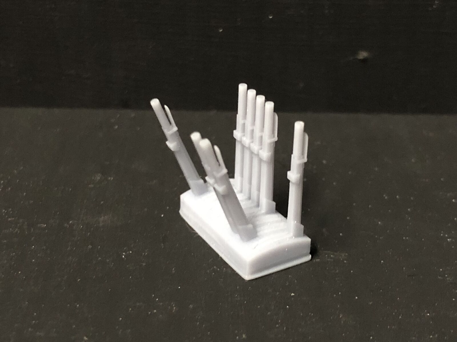 OO9/OO/HO scale ground signal box hut model kit with separate roof, glazing and interior lever frame