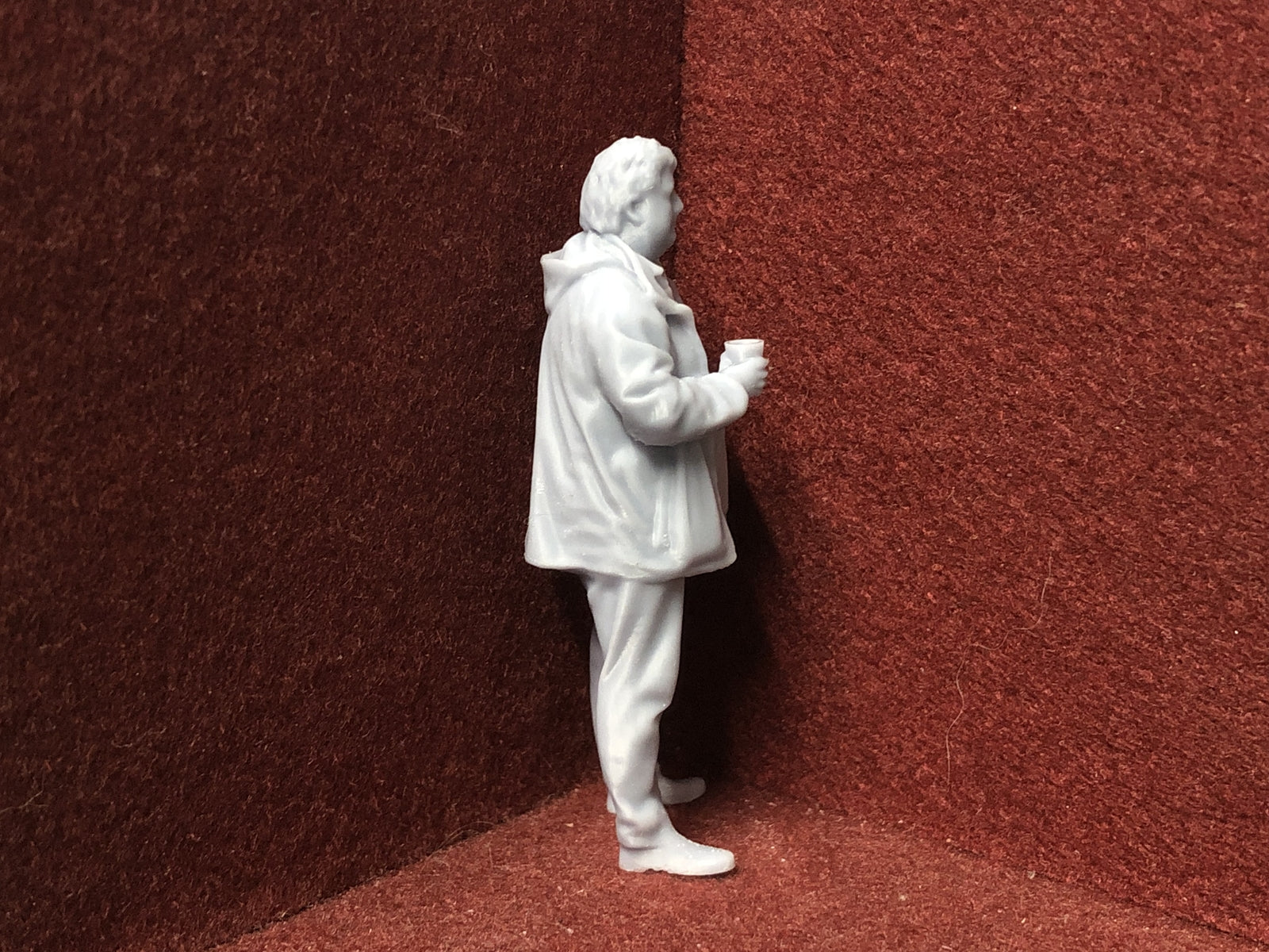 Unpainted G scale 1:22.5 driver figure standing with a cup of tea for GN15 or G scale model railway layouts