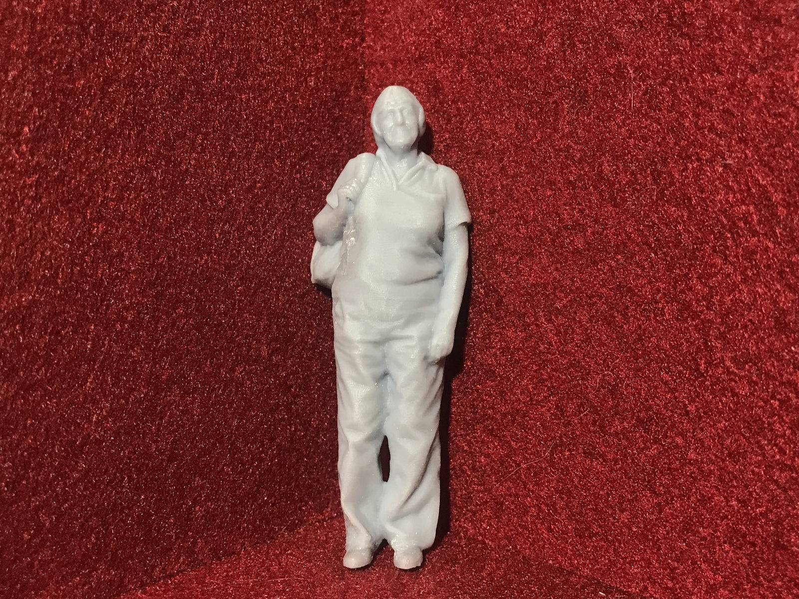 G-scale 1:22 model railway figure of a woman with backpack, GN15 compatible, 3D scanned from a real person