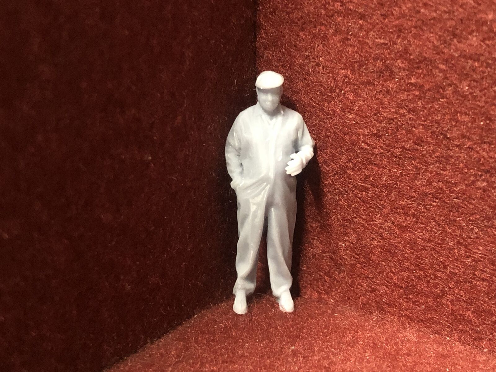 Unpainted NG7 / O gauge 1:43.5 loco crew multi-pack with six 3D-printed resin figures in assorted poses ready for painting