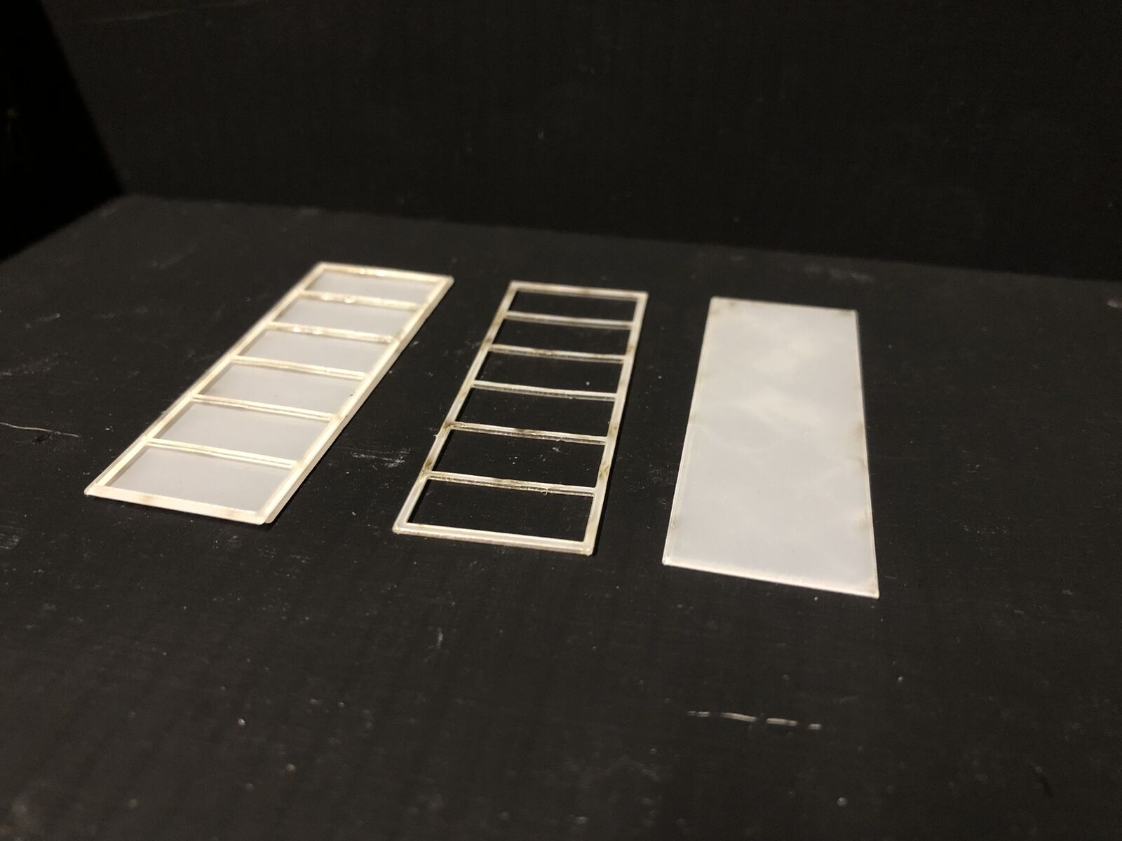 OO9 gauge Edwardian promenade shelter kit with roof glazing and two pedestrian figures for model railway seaside or park scenes