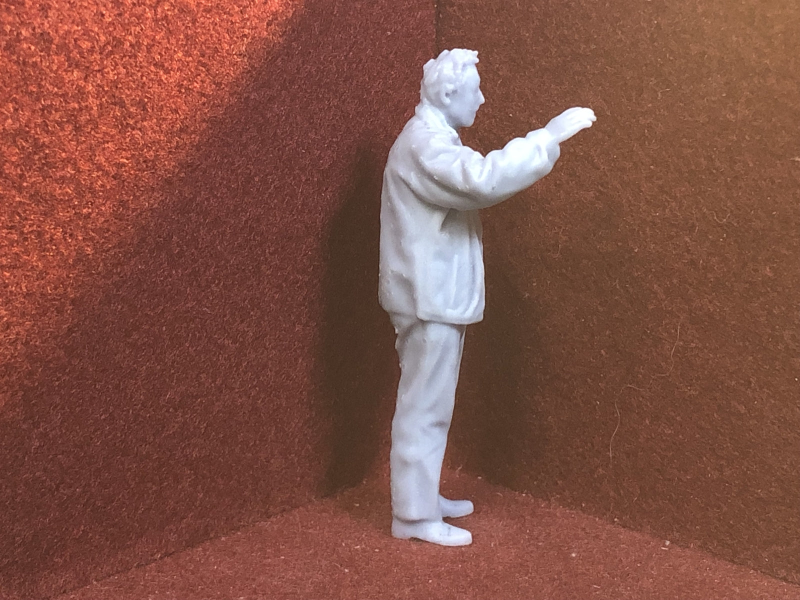 G-scale 1:22 resin figure MD033 for GN15 layouts, a 77mm tall driver or yard worker for model railway scenes