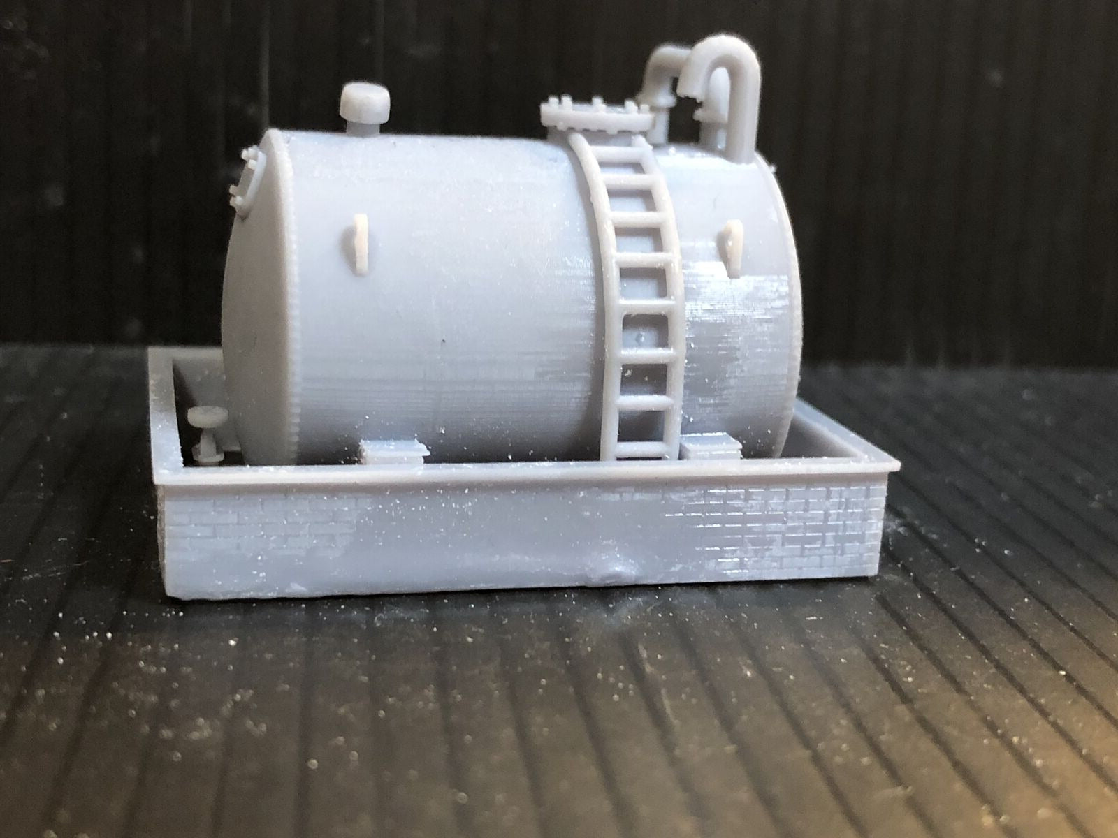 Unpainted OO/HO/OO9 gauge resin diesel tank on brick supports with separate brick bund, ladder and pipe detailing for depot layouts