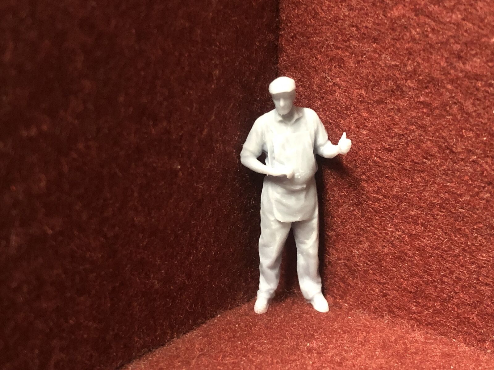 Unpainted 1:43.5 NG7/O gauge loco crew multi-pack with six assorted 39mm resin figures in varied poses ready for painting