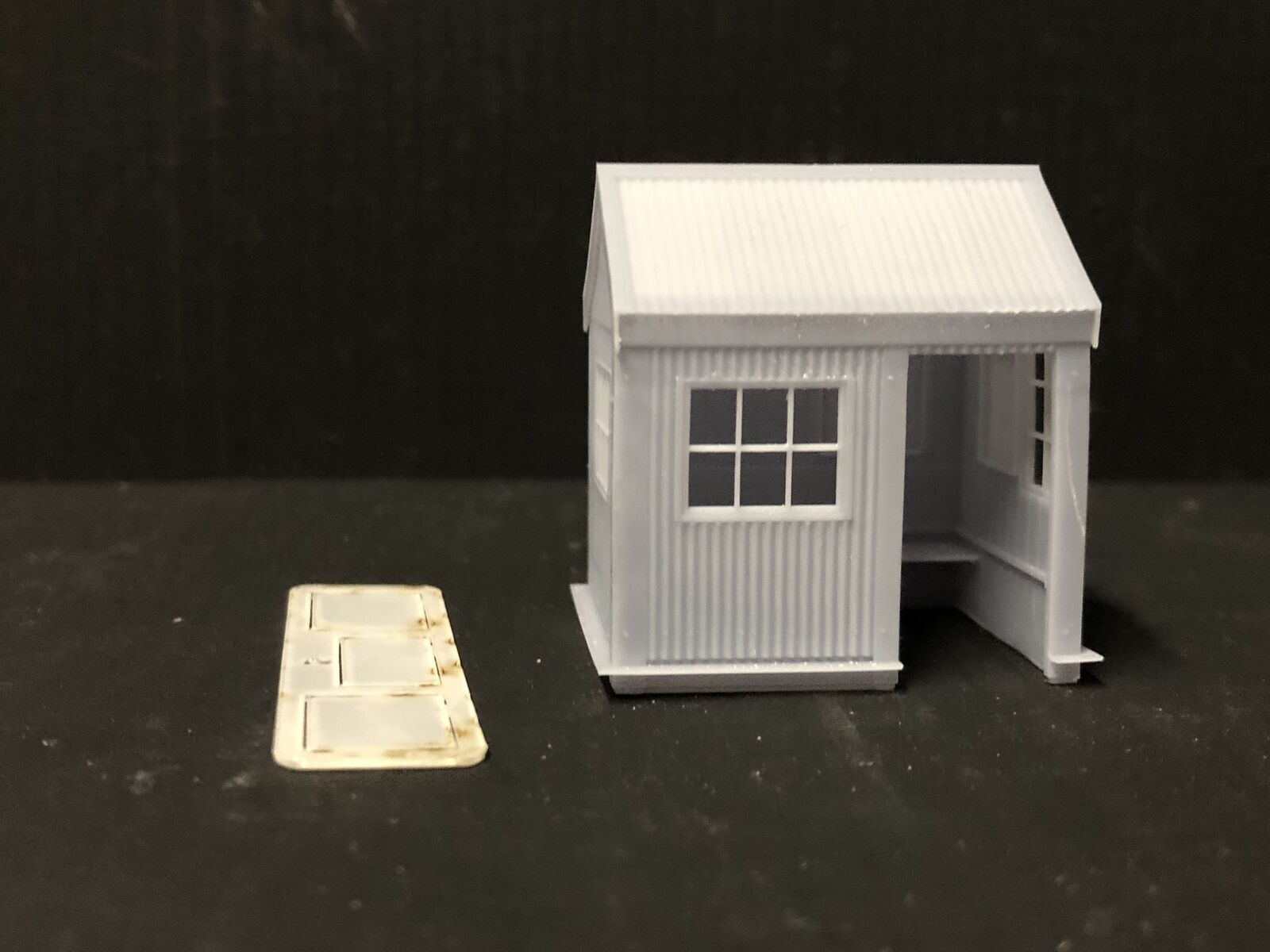 OO9 narrow gauge OO gauge Sylfaen halt resin hut kit with glazing, unpainted 4mm scale station building for rural layouts