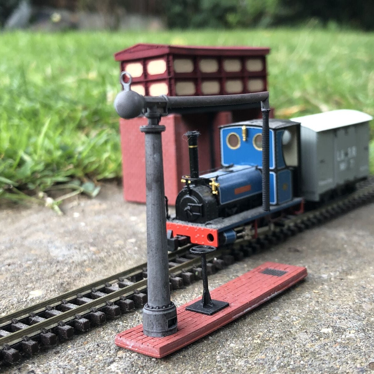 OO9 gauge GER/LNER water crane kit based on Weybourne Station, showing detailed crane, filling pipe and control stand for model railways