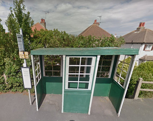 Iron type 2 Bus Shelter with bus flag - OO9/OO/HO