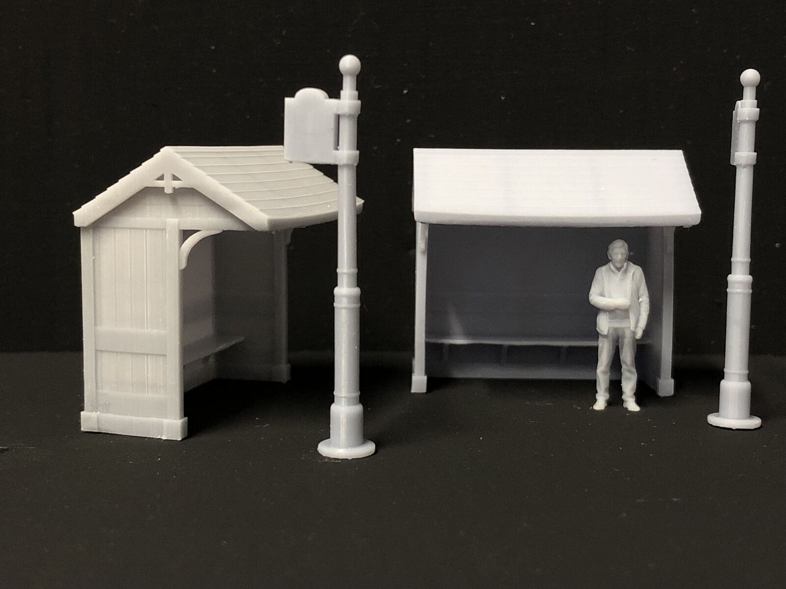 OO9/OO/HO scale model railway kit with two country bus shelters and matching bus stop flags for scenic layouts