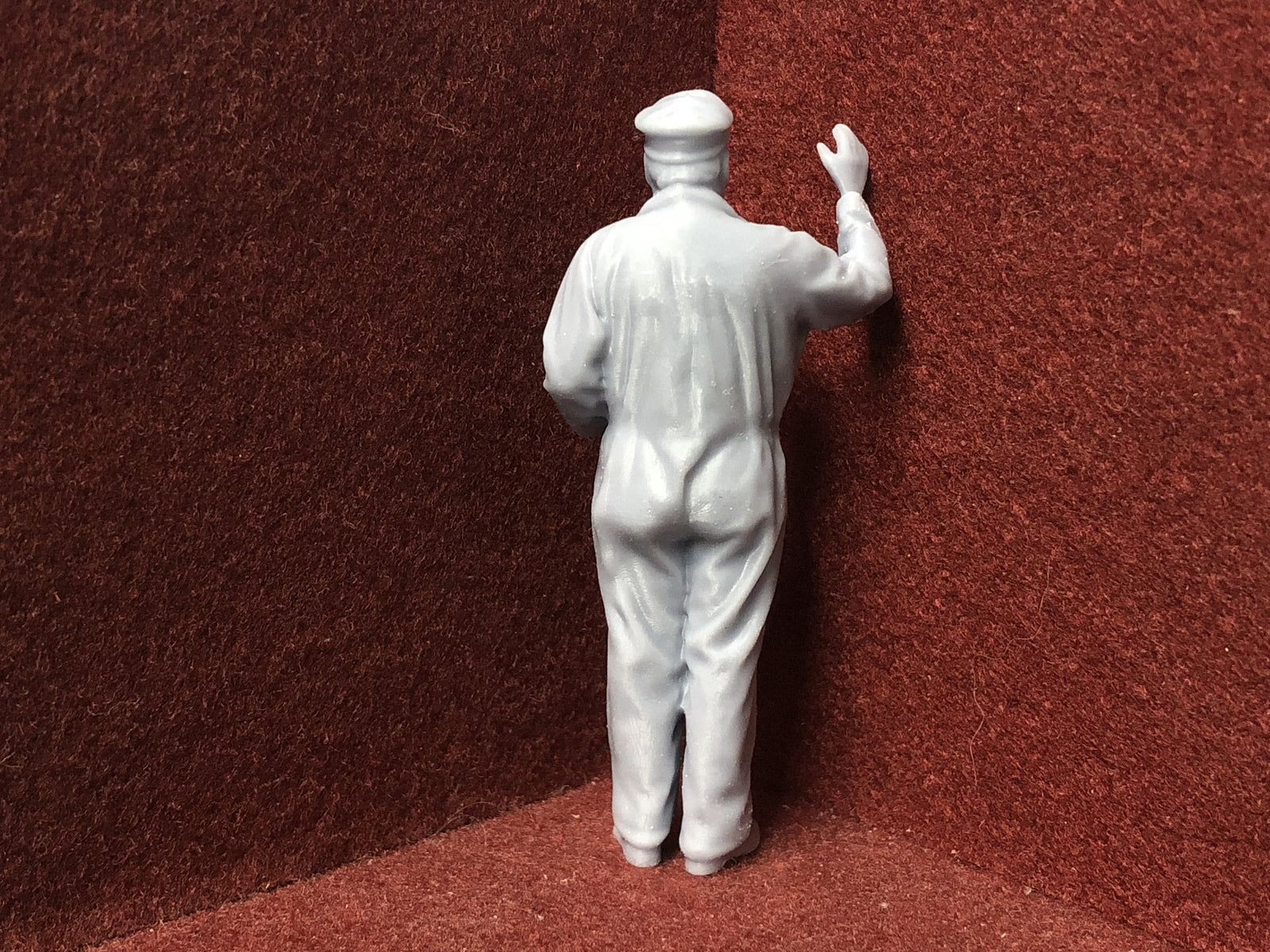 Unpainted G-scale 1:22.5 driver figure model, 3D scanned from a real person, suitable for GN15 narrow gauge layouts