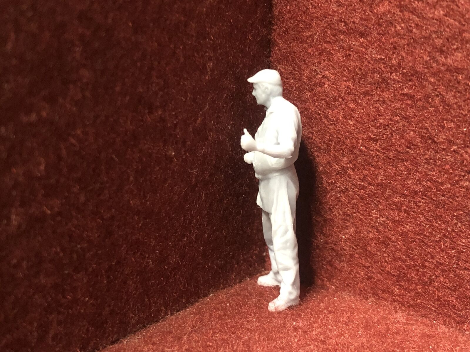 Unpainted 1:43.5 scale NG7/O gauge loco crew multi-pack with six assorted 39mm tall resin figures in varied poses.