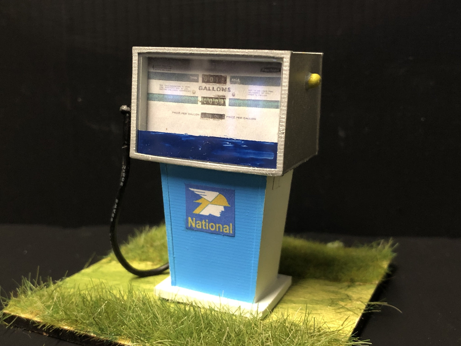 Unpainted G-scale Avery Hardoll 4000 petrol pump model scenery piece, ideal for GN15 narrow gauge railway layouts