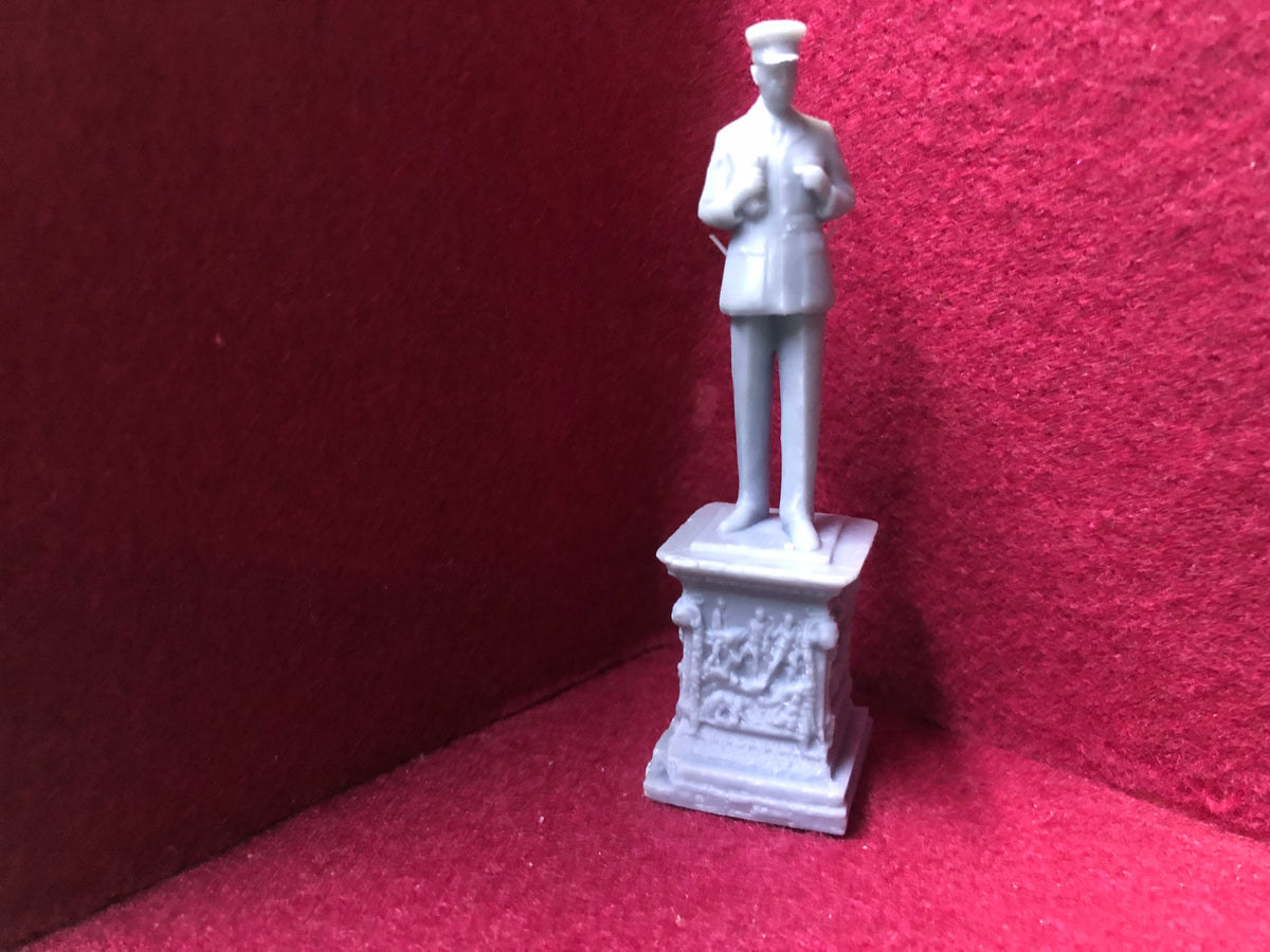 Oo Scale Statue 7mm / O gauge statue with figure on plinth for model railway scenery