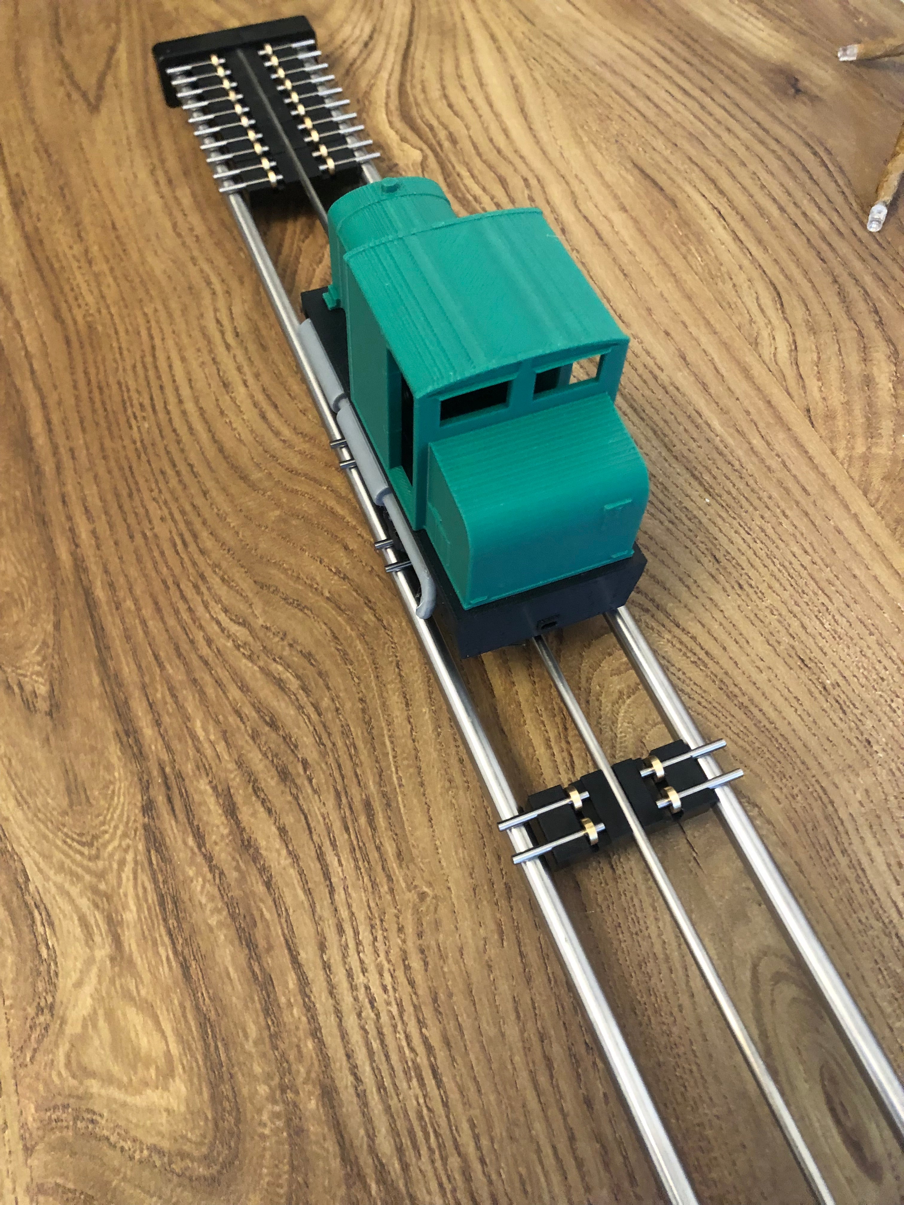 OO gauge rolling road with 8 axle supports for testing and running in model locomotives, also suitable for O16.5, NG7 and GN15 scales